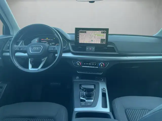 Audi Q5 view 8