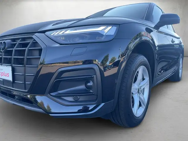 Audi Q5 view 4