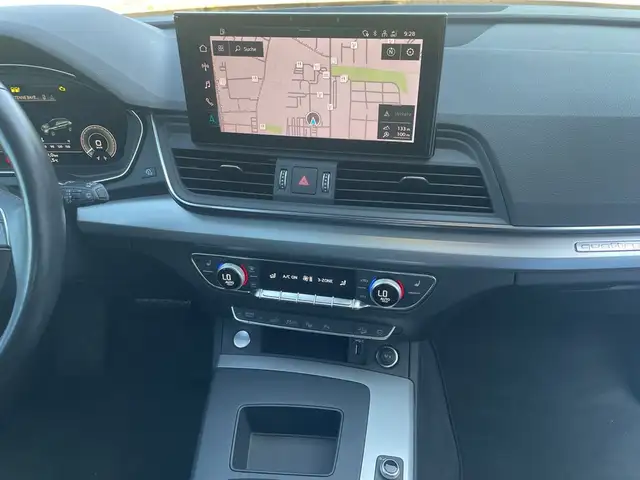 Audi Q5 view 9