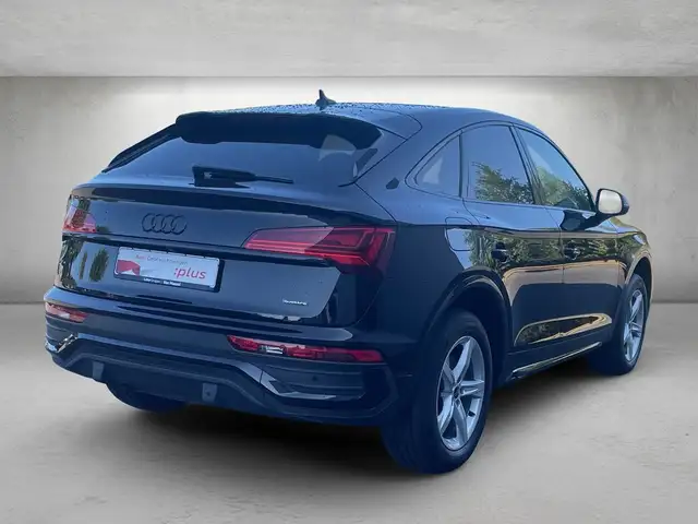 Audi Q5 view 3