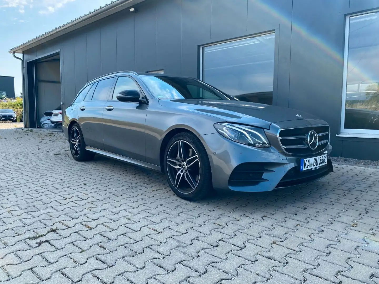 Mercedes-Benz E 220 d T AMG Kamera/Head-UP/Comand/19"/Night-P Gris - 1