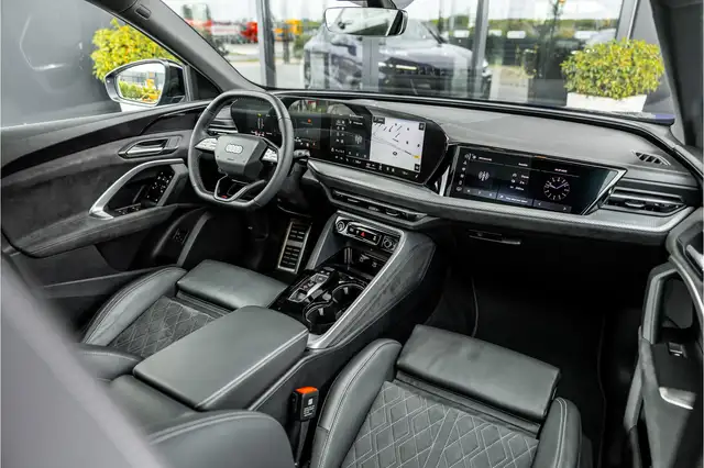 Audi Q5 view 10