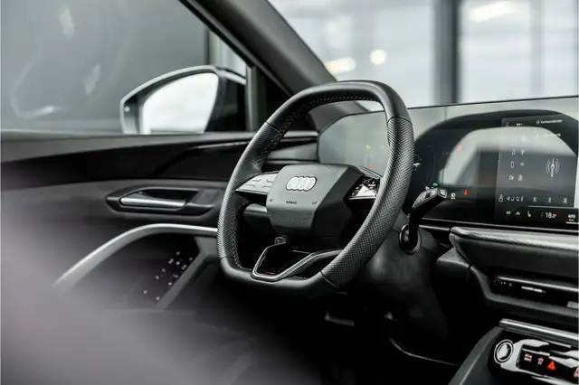 Audi Q5 view 11