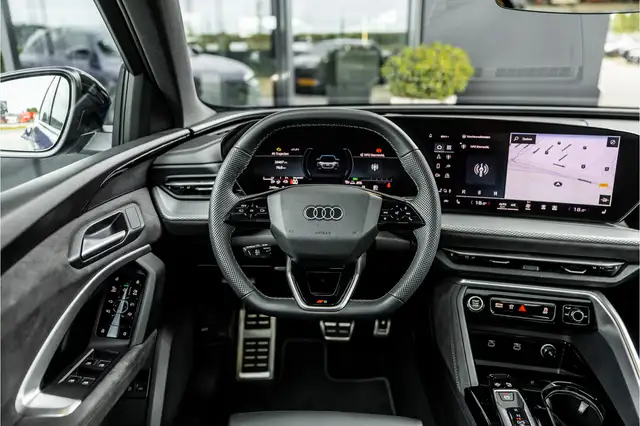 Audi Q5 view 12
