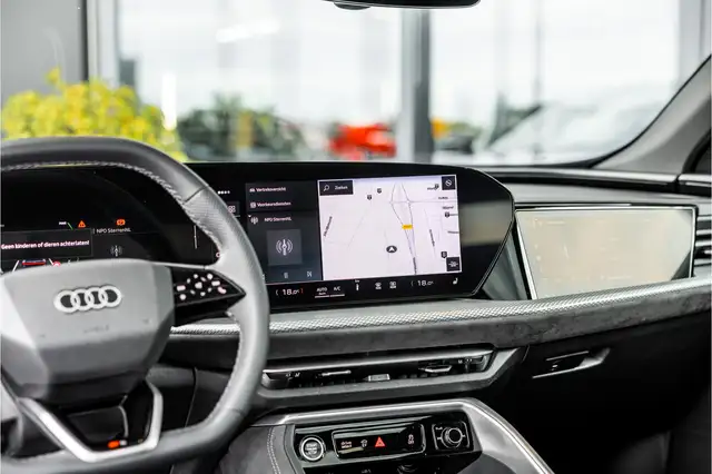 Audi Q5 view 14