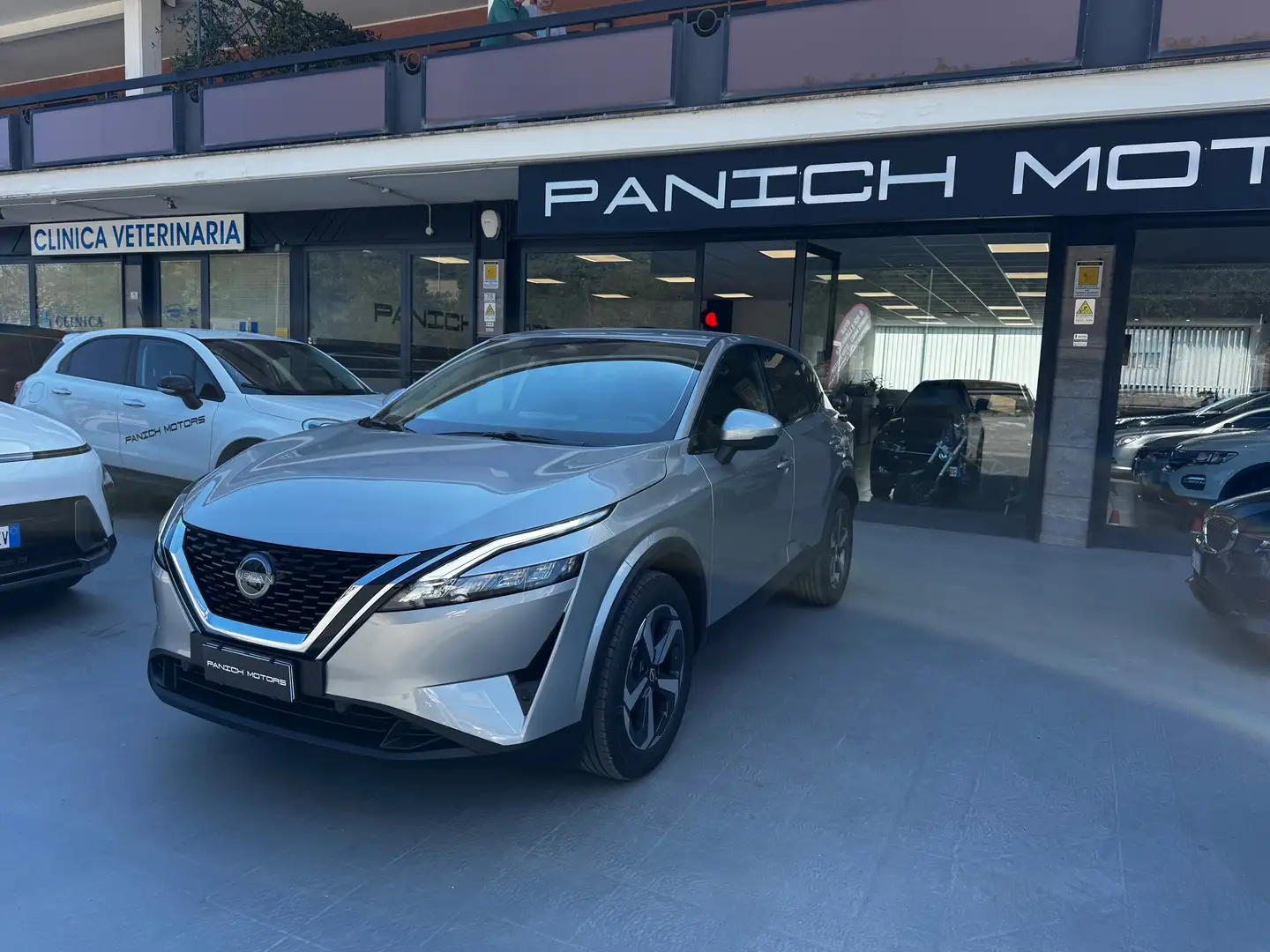 Nissan Qashqai Qashqai 1.3 mhev N-CONNECTA 158cv NO VINCOLI FIN Grijs - 1