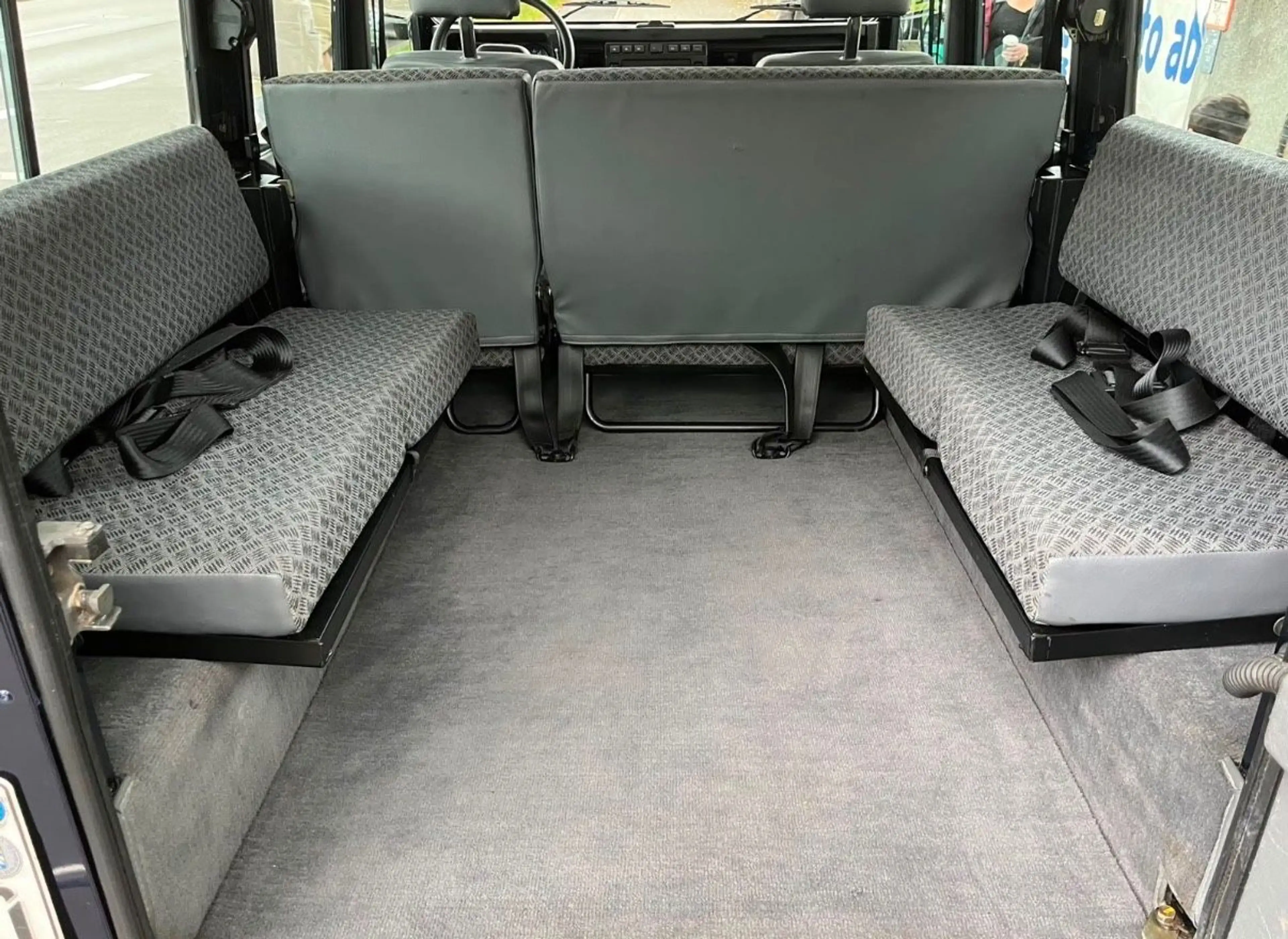 Land Rover Defender 110 Td5 Station Wagon SE 9 Sizer — photo 8