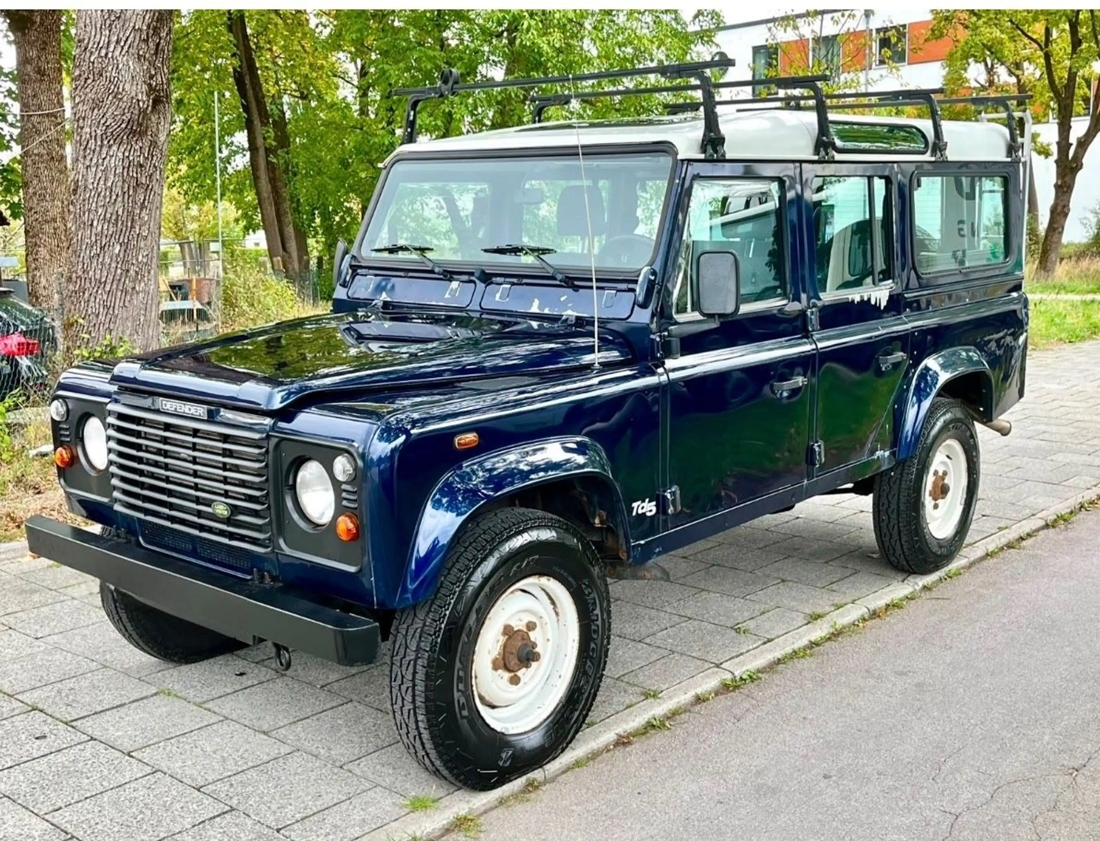 Land Rover Defender 110 Td5 Station Wagon SE 9 Sizer