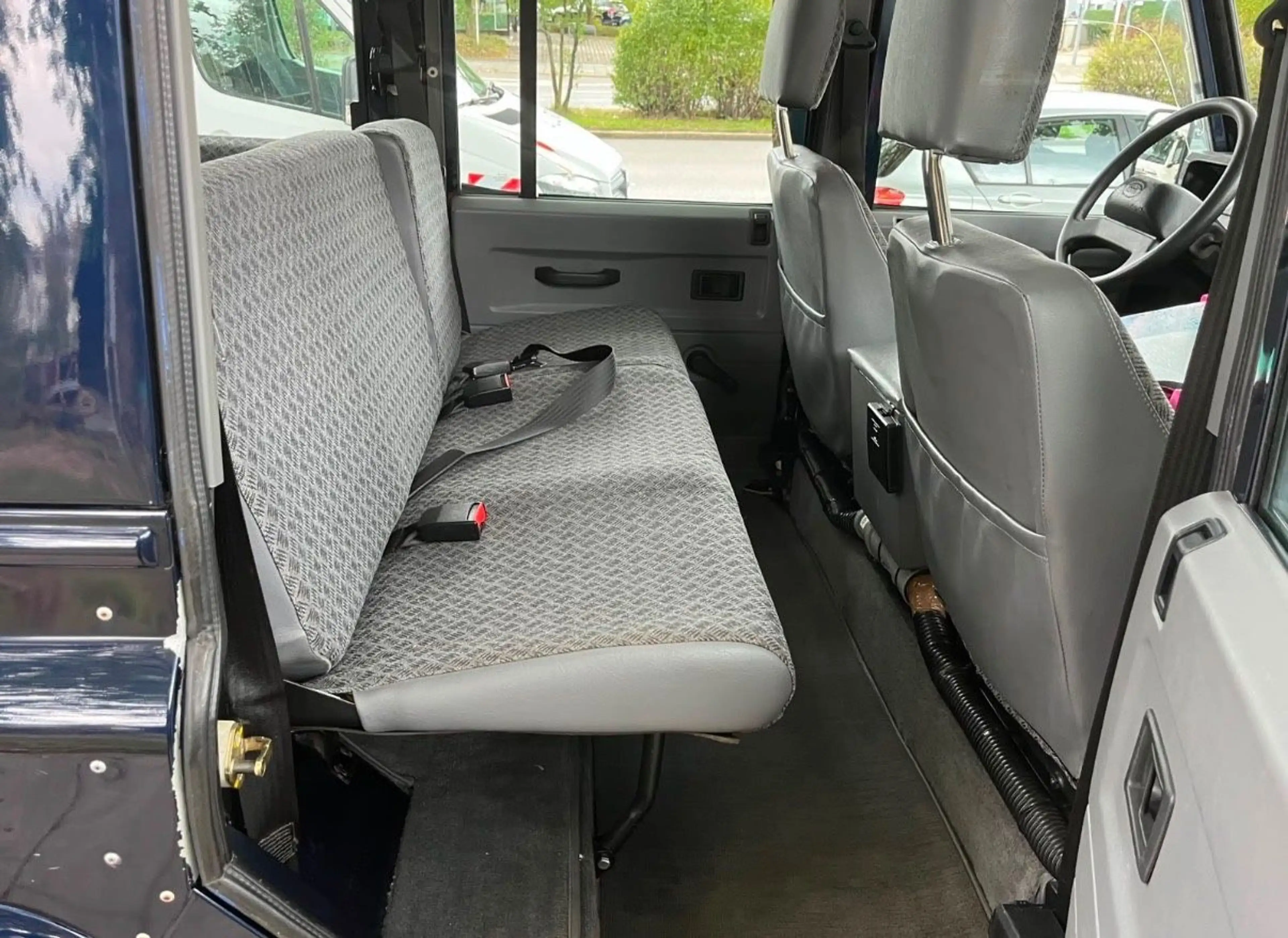 Land Rover Defender 110 Td5 Station Wagon SE 9 Sizer — photo 7
