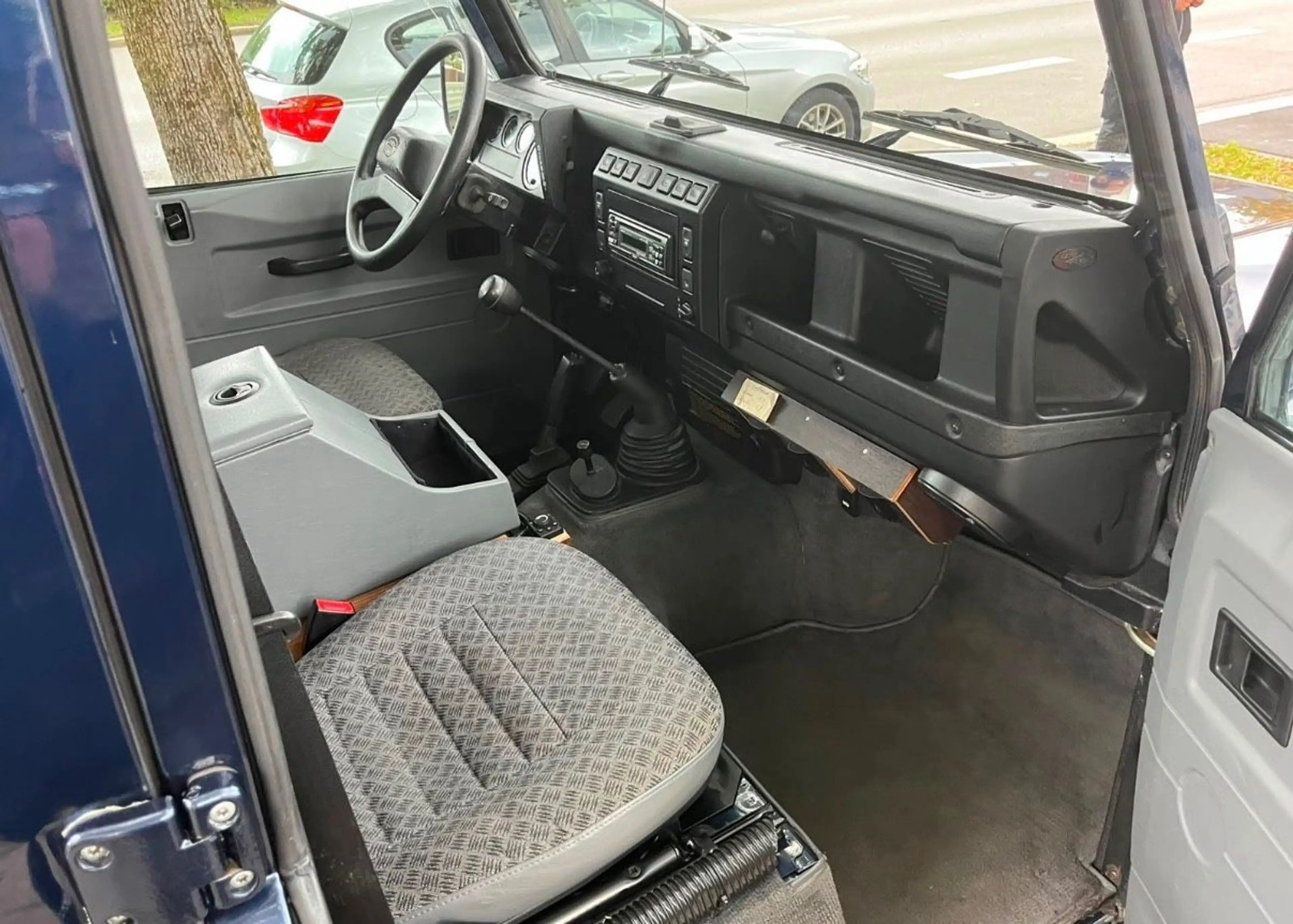 Land Rover Defender 110 Td5 Station Wagon SE 9 Sizer — photo 6