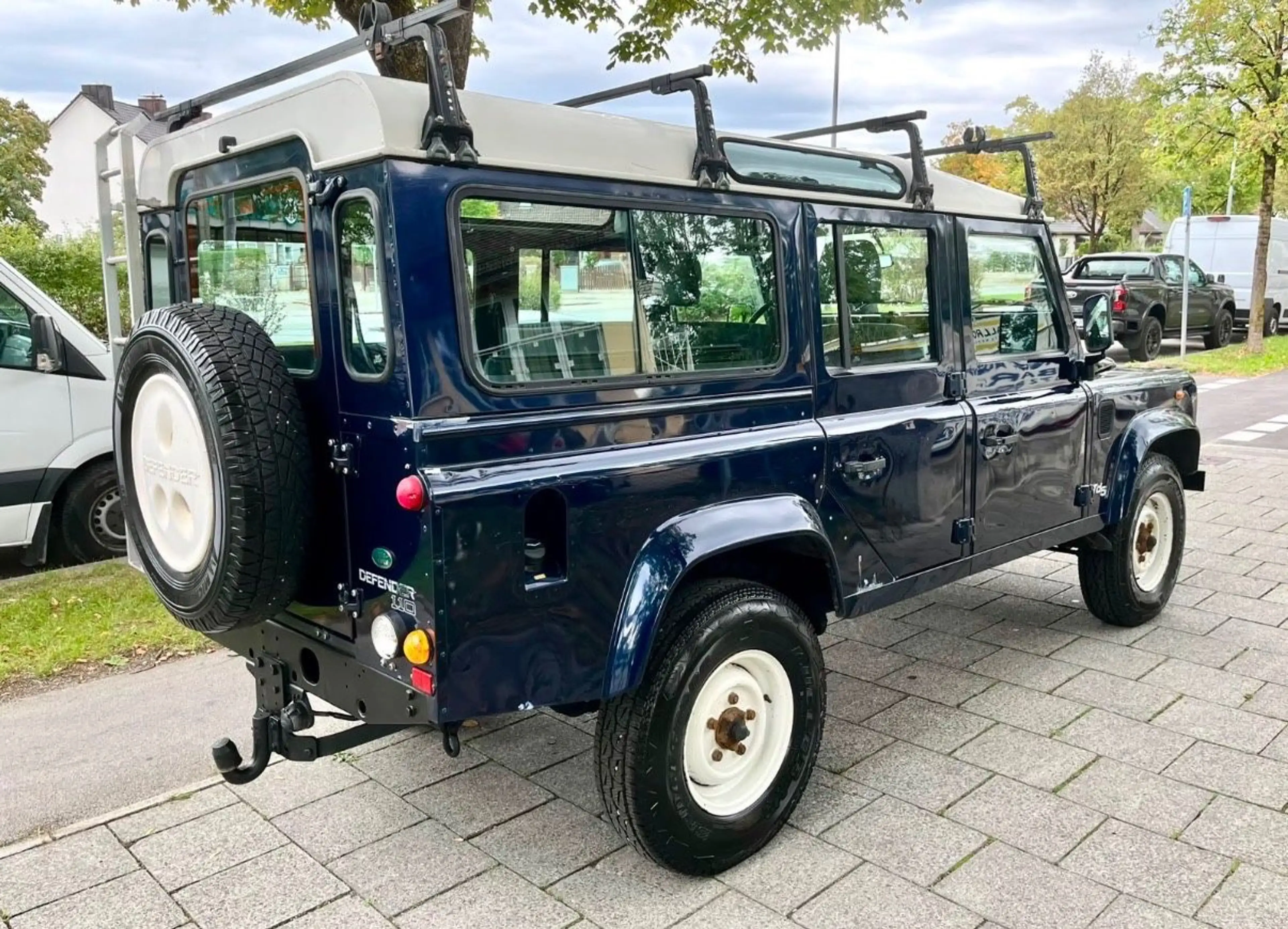 Land Rover Defender 110 Td5 Station Wagon SE 9 Sizer — photo 4