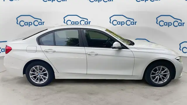 BMW 3 Series view 4