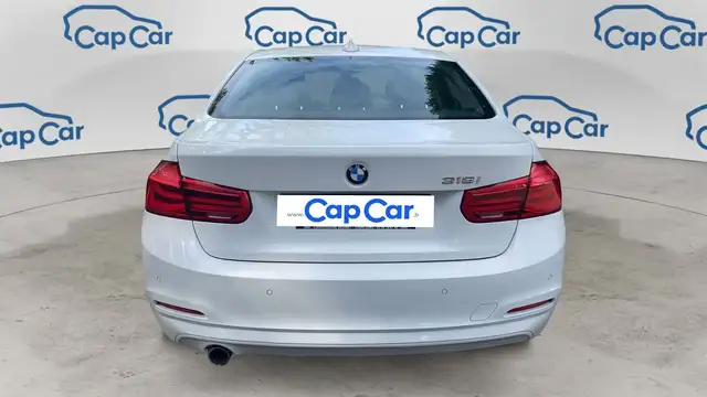 BMW 3 Series view 3
