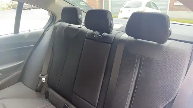 BMW 3 Series view 9