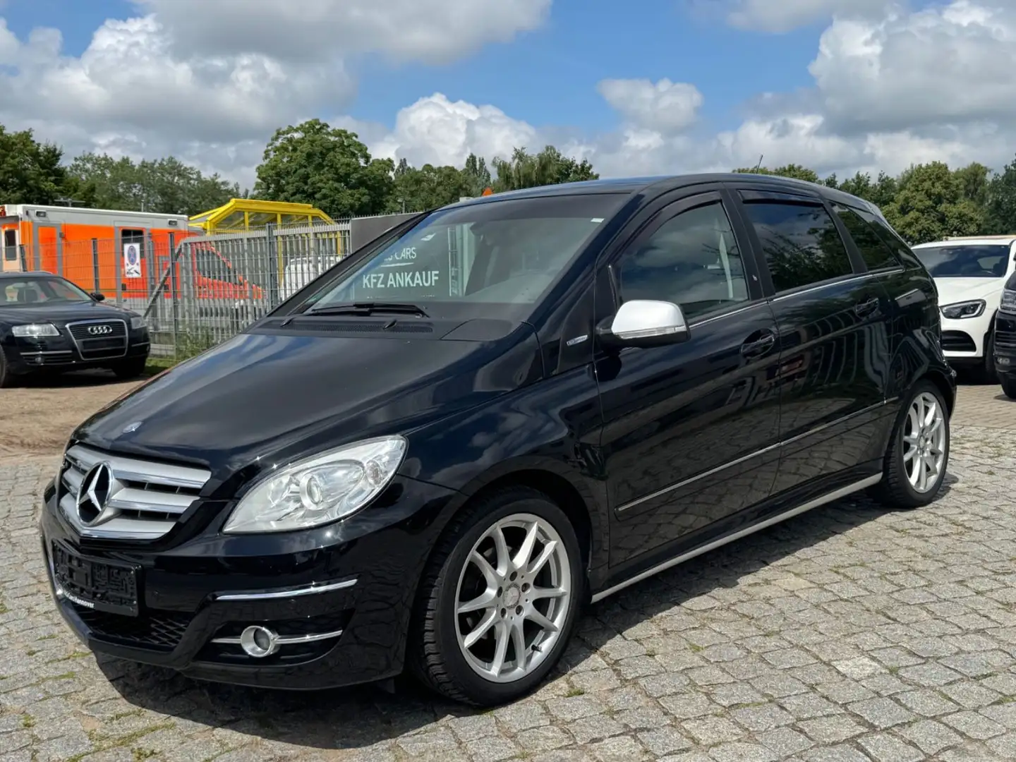 Mercedes-Benz B 160 *Klima*SHZ*PDC*HU/AU 02.2026*Euro 5* Black - 2
