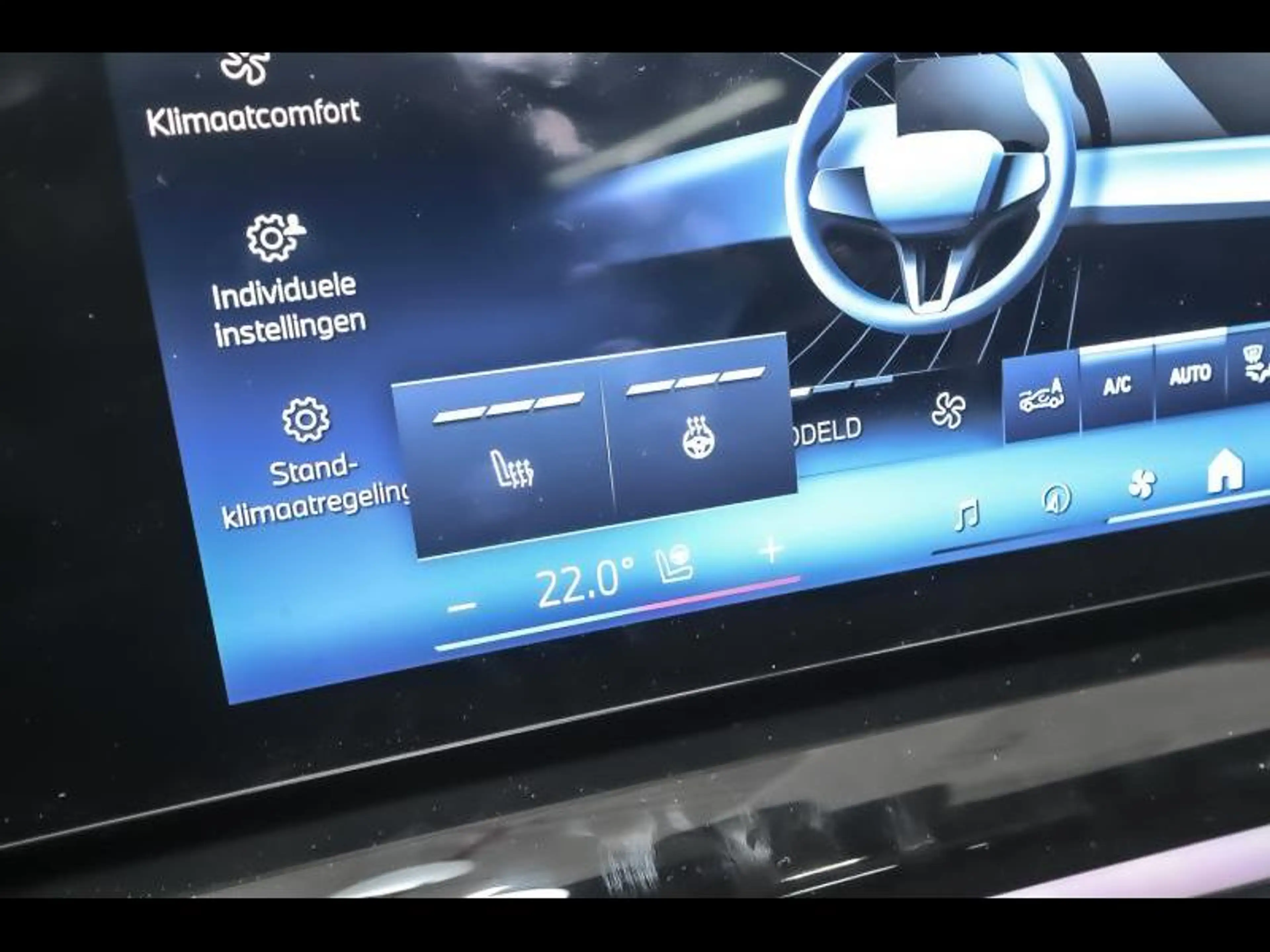 BMW i5 Touring — photo 13