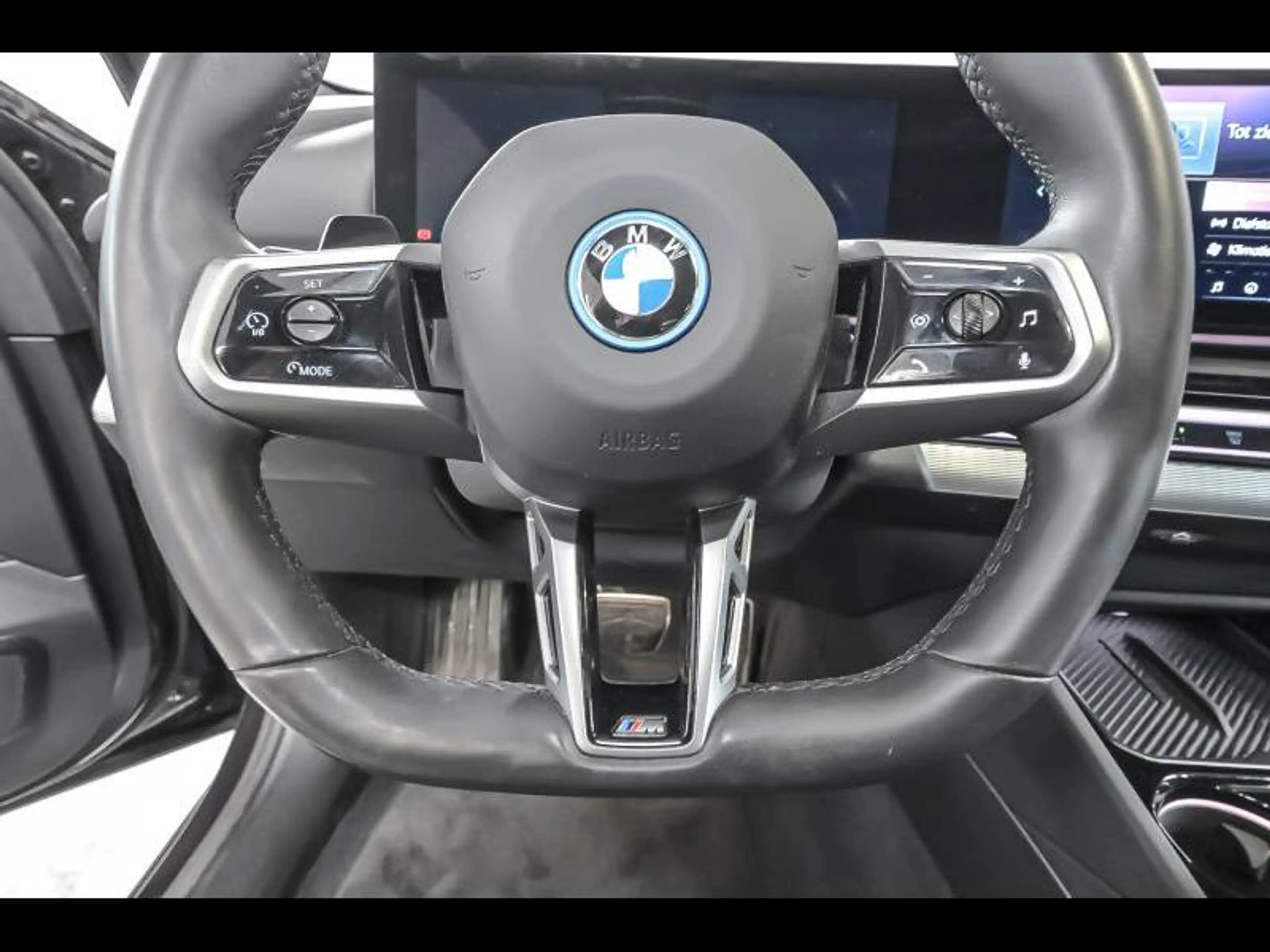 BMW i5 Touring — photo 9