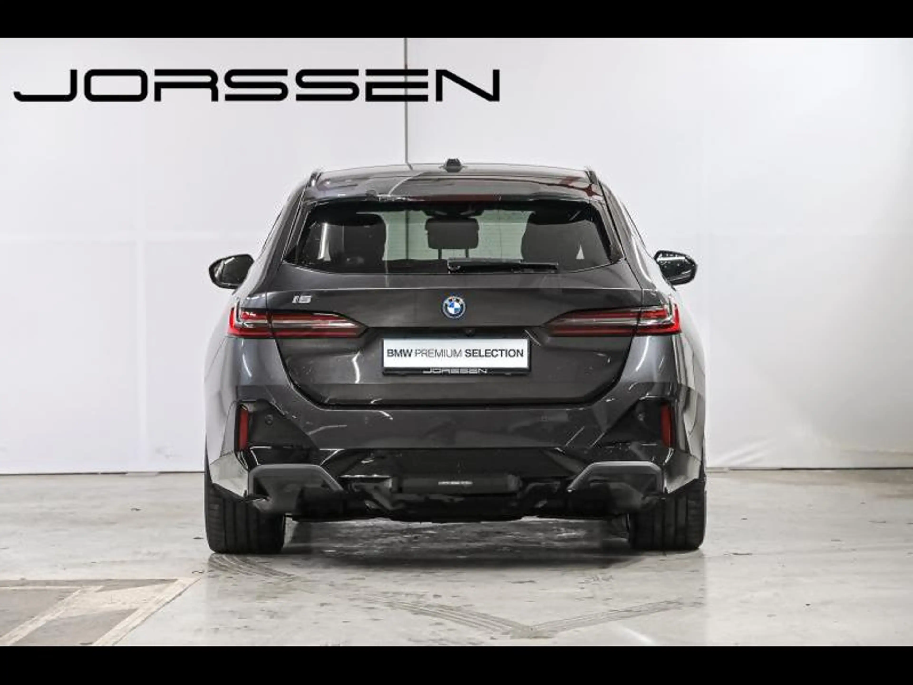 BMW i5 Touring — photo 4