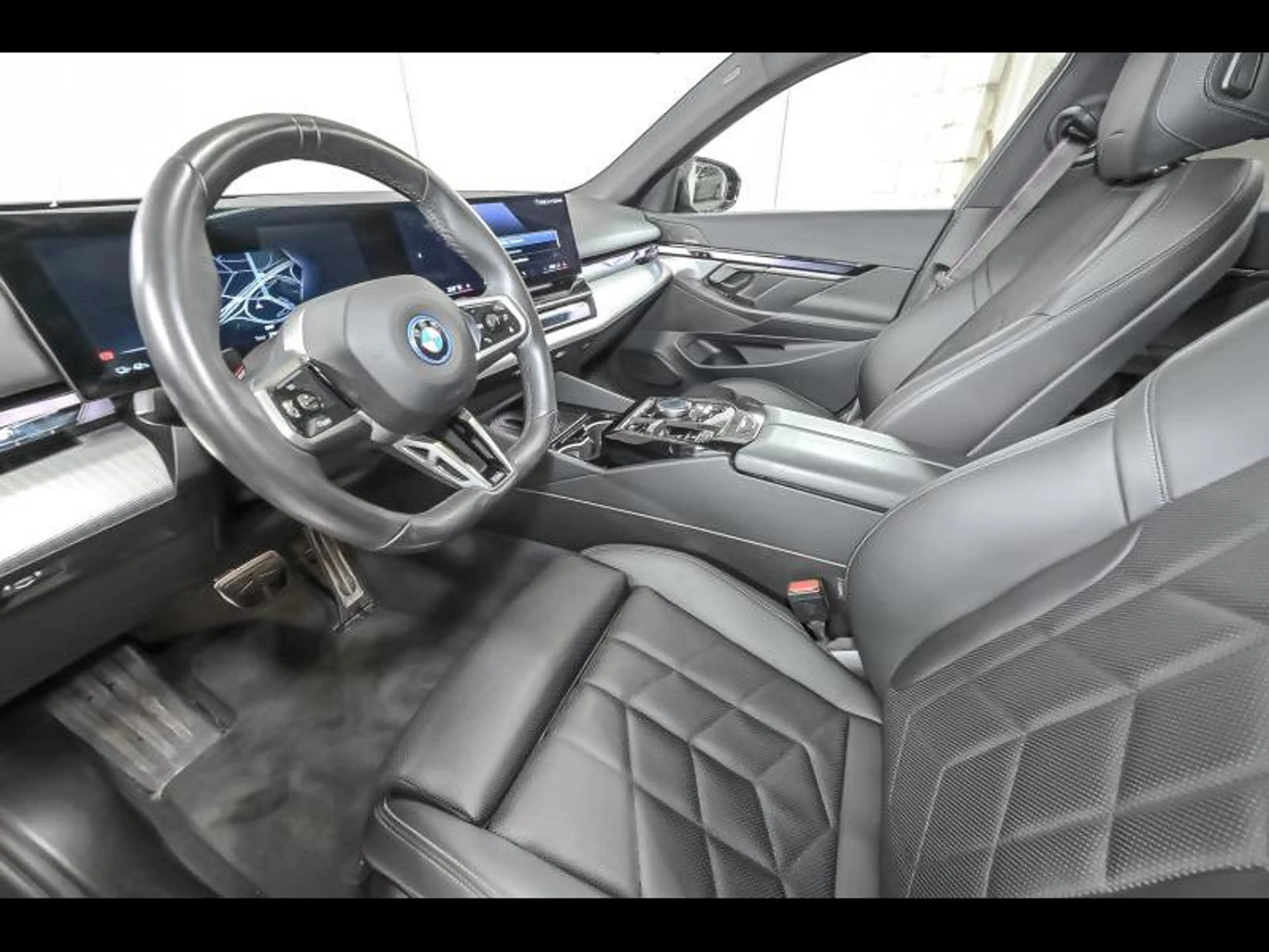BMW i5 Touring — photo 6