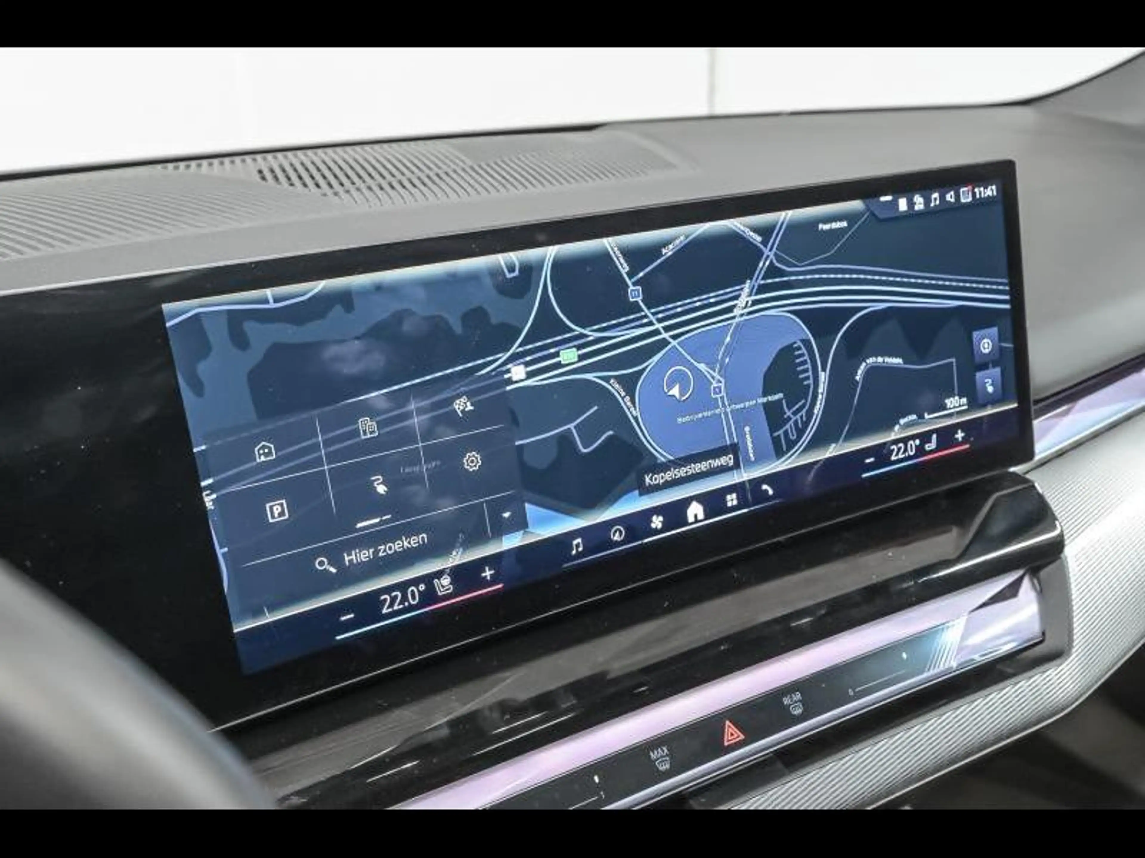 BMW i5 Touring — photo 14