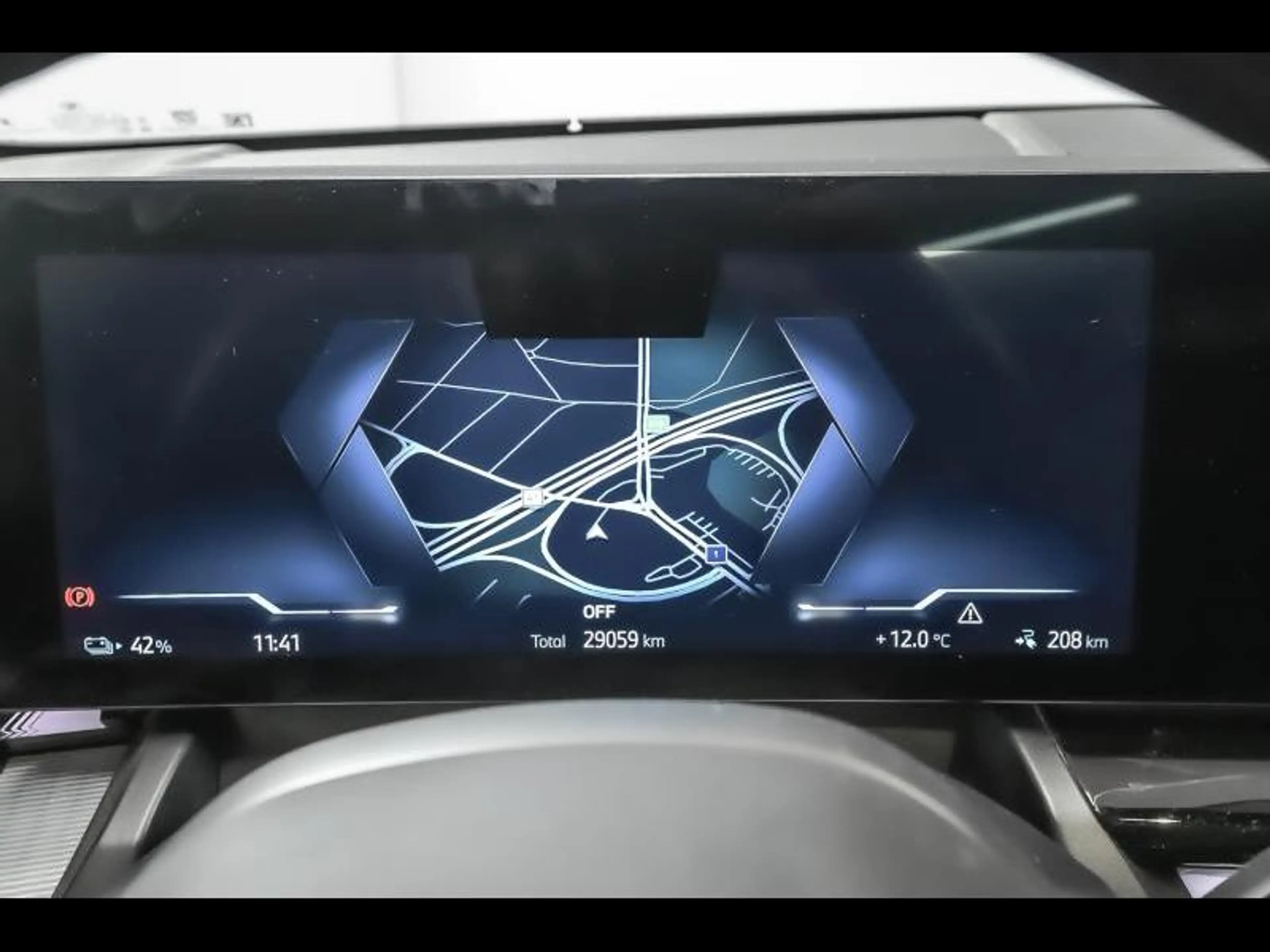 BMW i5 Touring — photo 10