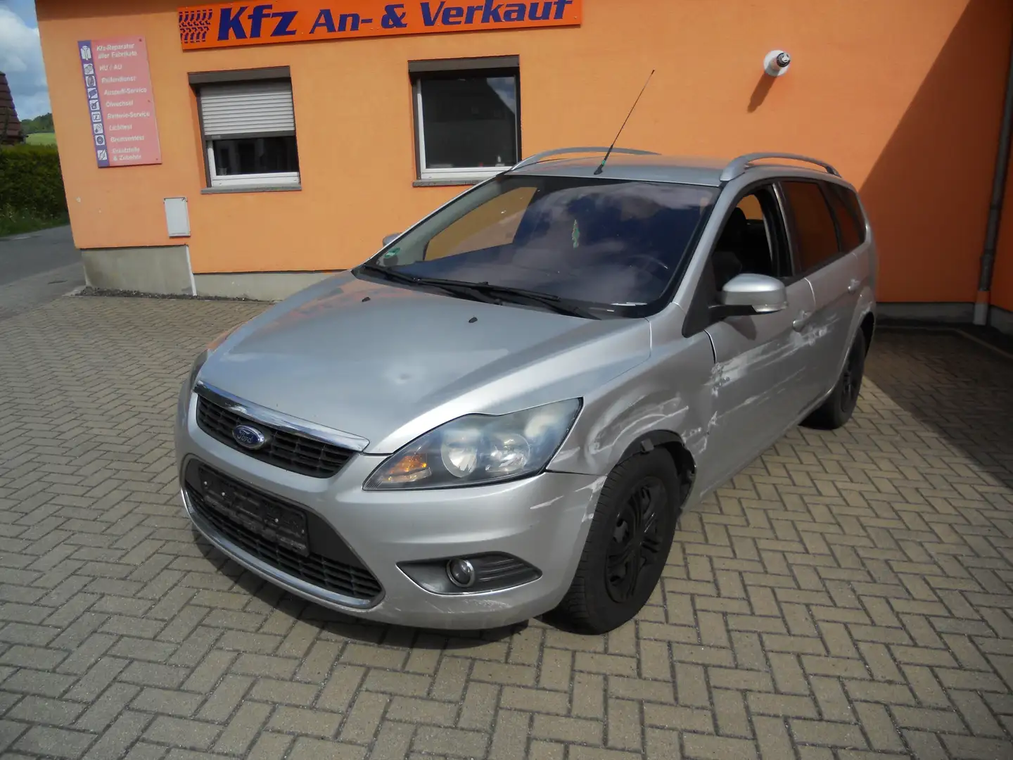 Ford Focus Ghia beschädigt Export, Händler, Bastler - 2