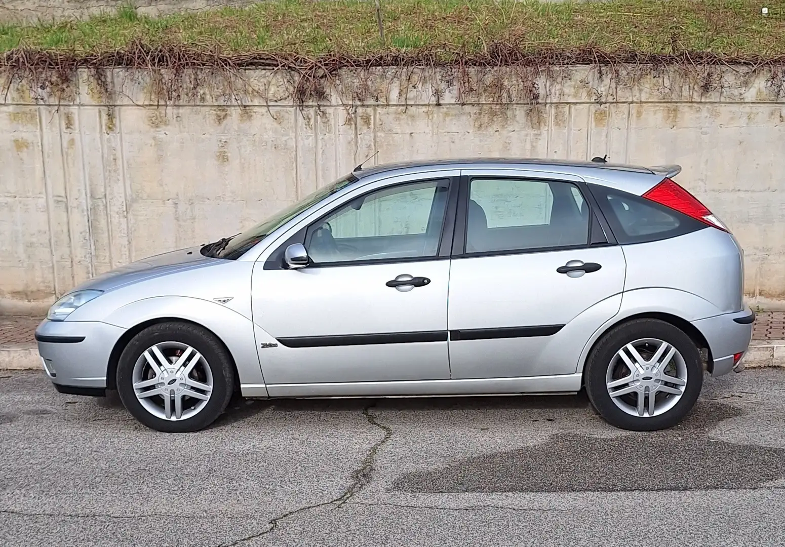 Ford Focus 5p 1.8 tdci Zetec - 1