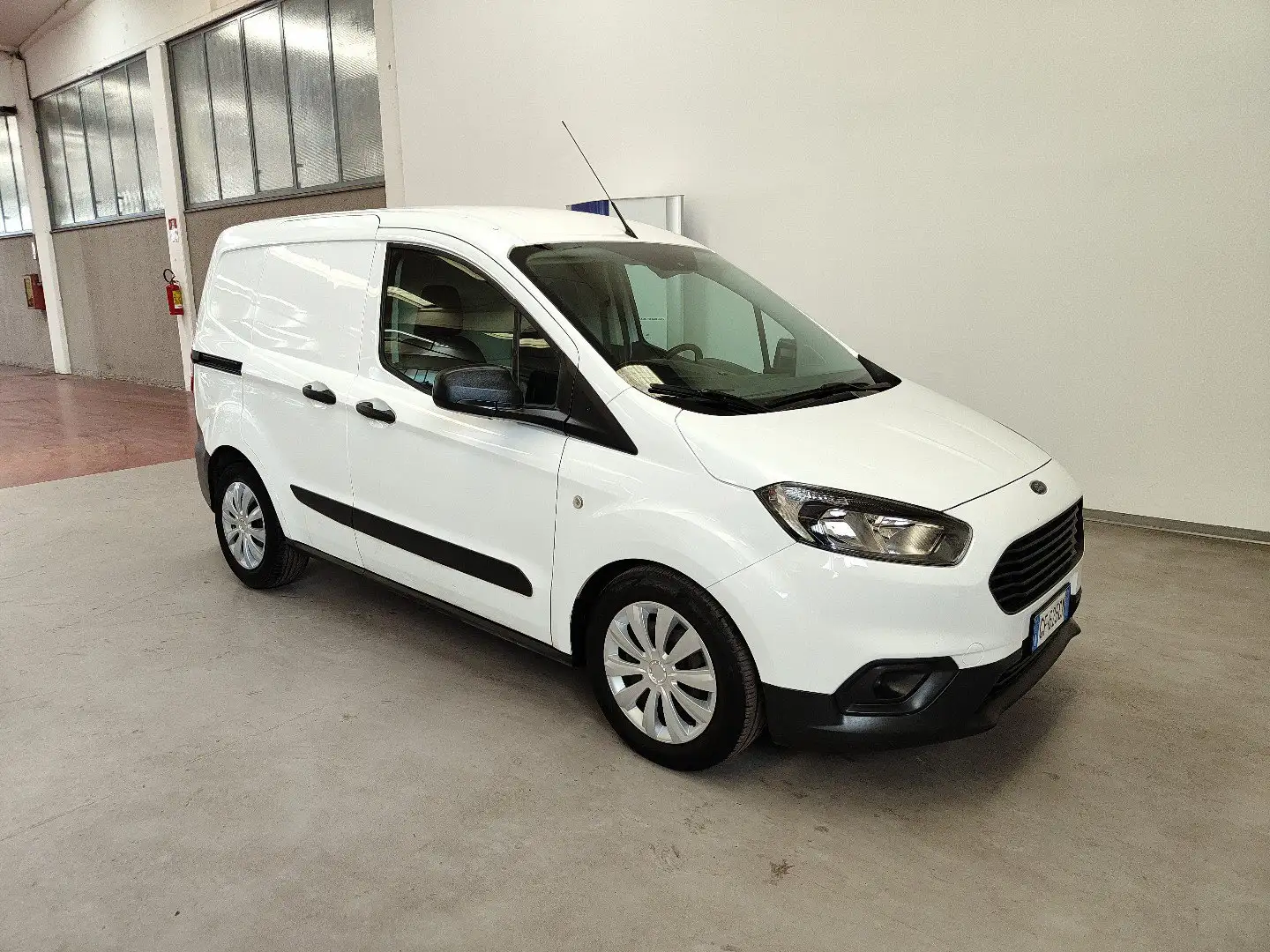 Ford Transit Courier 1.5 TDCi 75CV Van Trend Navi Sensori Port. 502 Kg. Blanco - 2