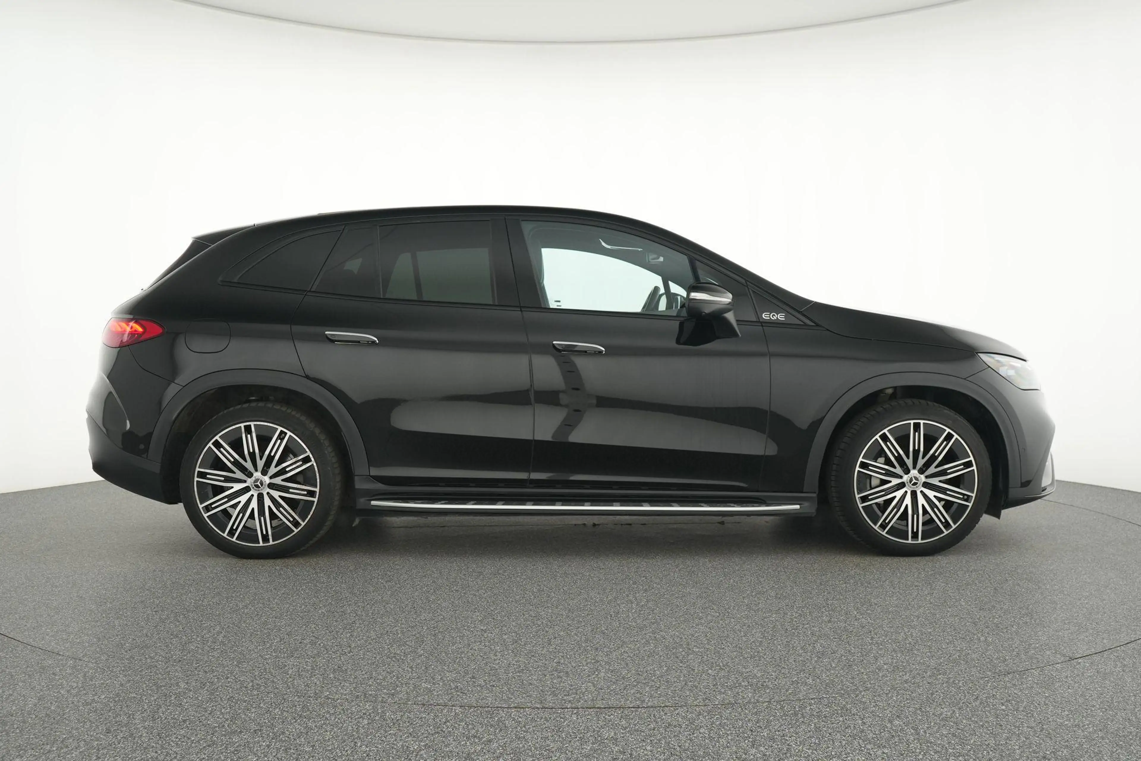 Mercedes-Benz EQE 350 350+ AMG Line — photo 9