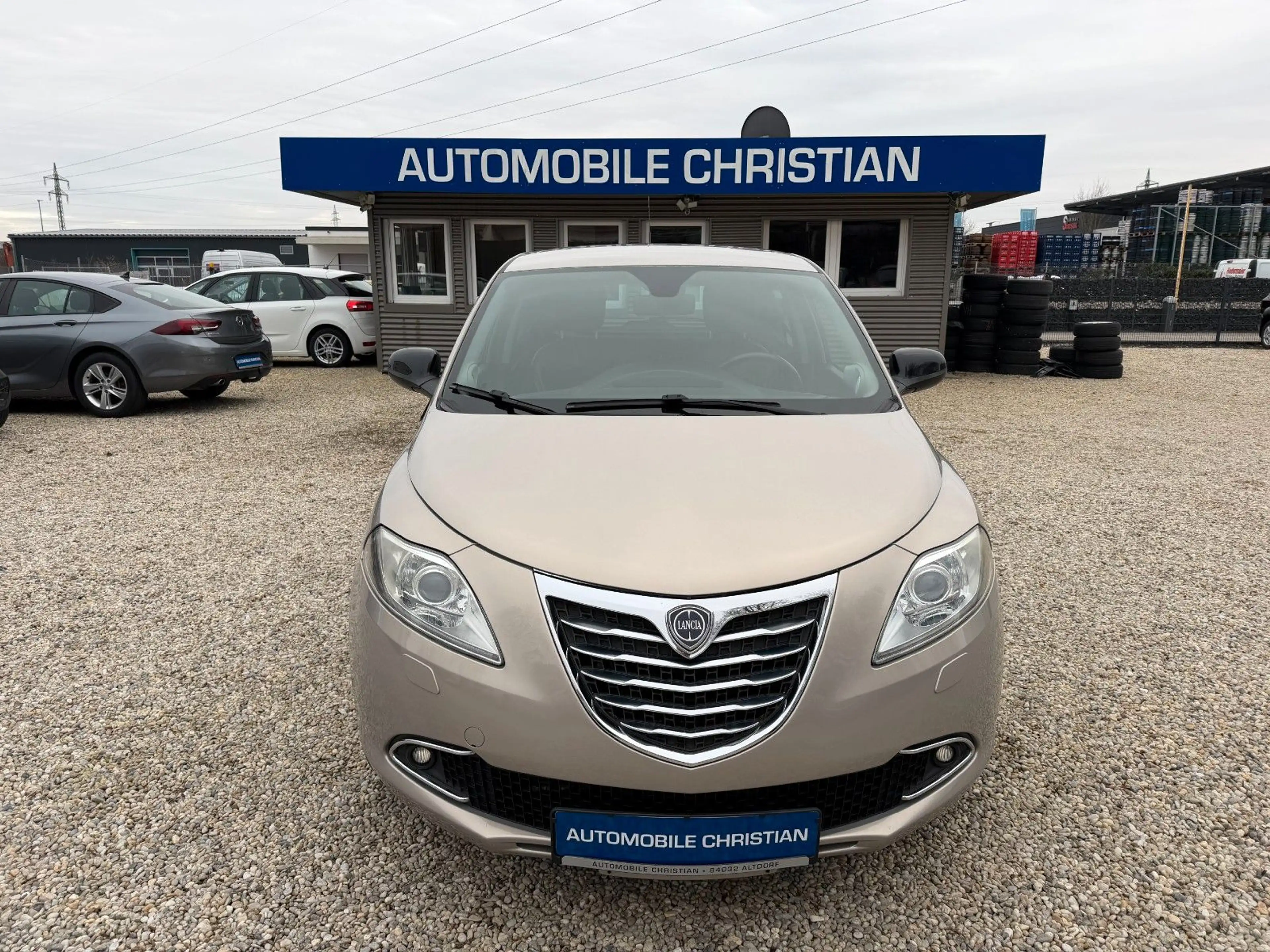 Lancia Ypsilon Platinum Xenon~Teilleder~ PDC~Tüv: Neu