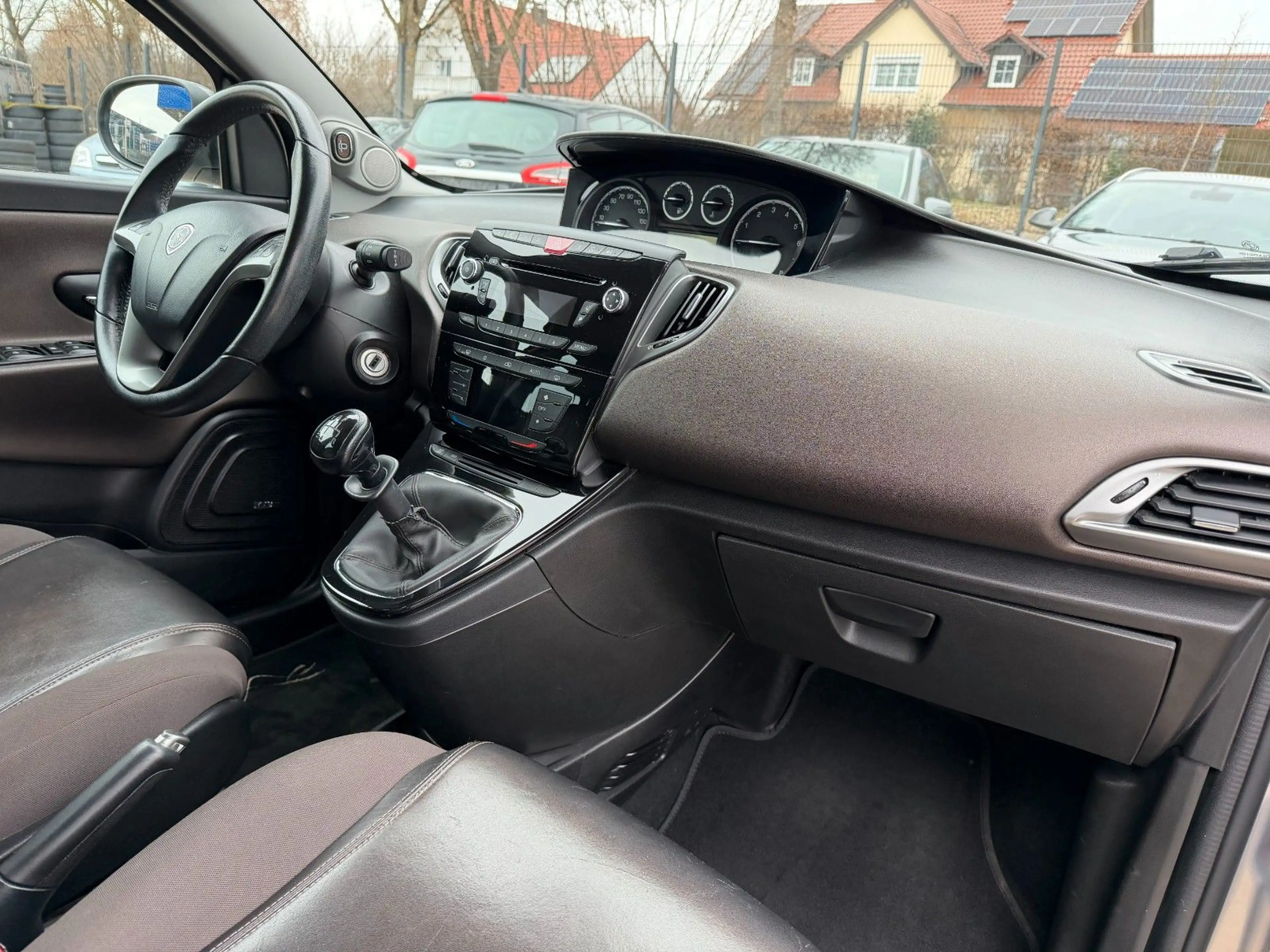 Lancia Ypsilon Platinum Xenon~Teilleder~ PDC~Tüv: Neu — photo 25