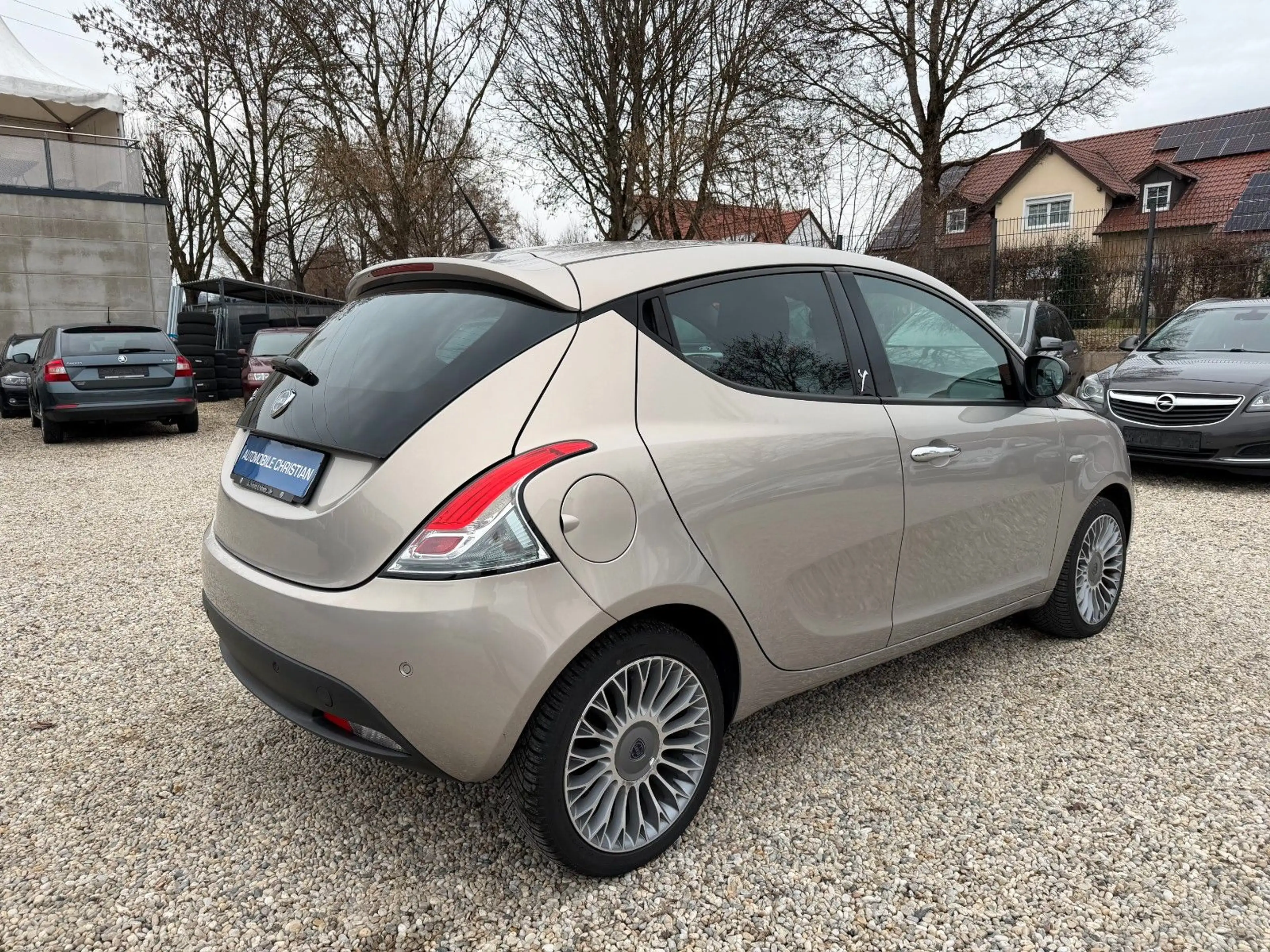 Lancia Ypsilon Platinum Xenon~Teilleder~ PDC~Tüv: Neu — photo 7