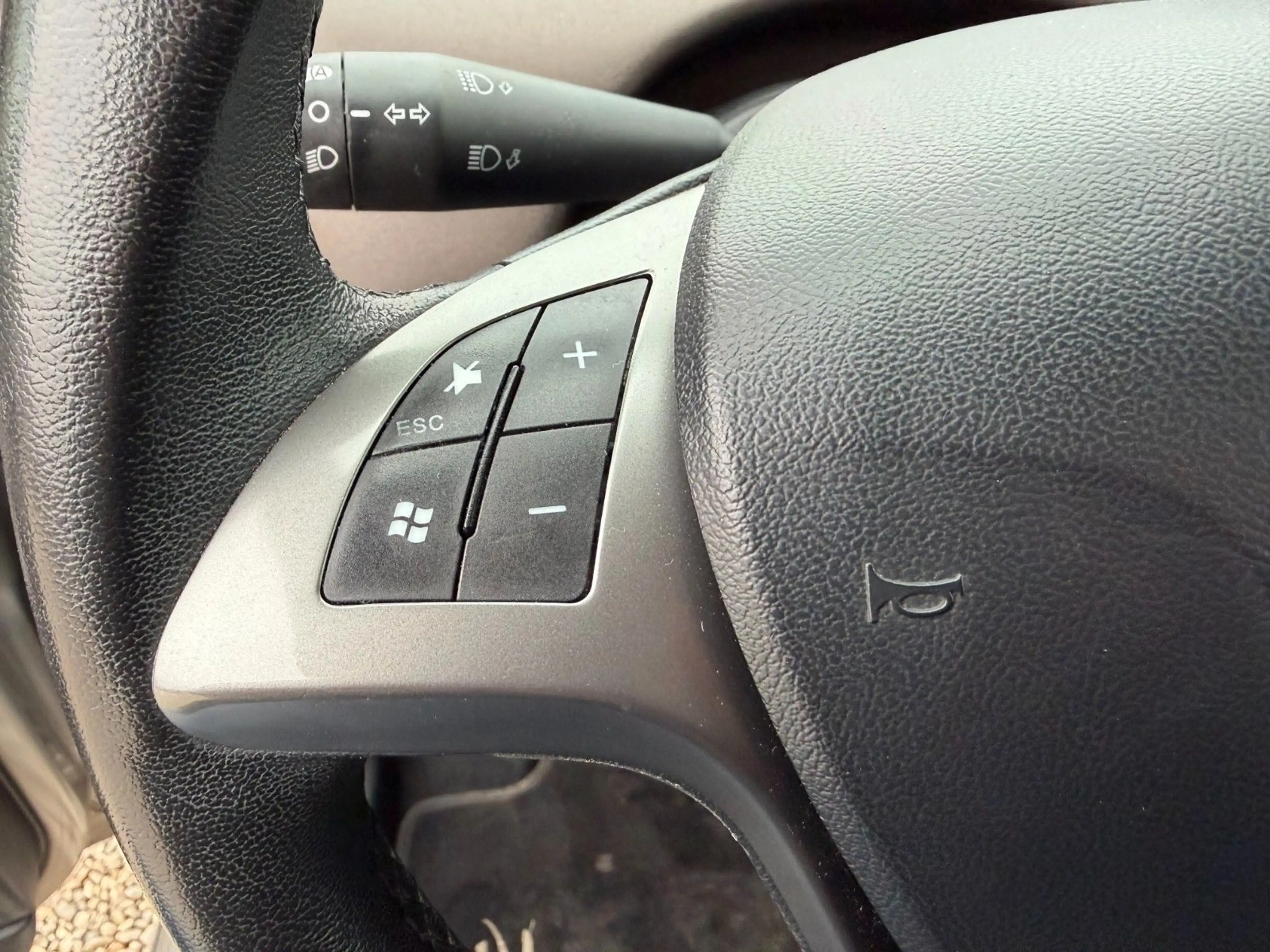 Lancia Ypsilon Platinum Xenon~Teilleder~ PDC~Tüv: Neu — photo 22
