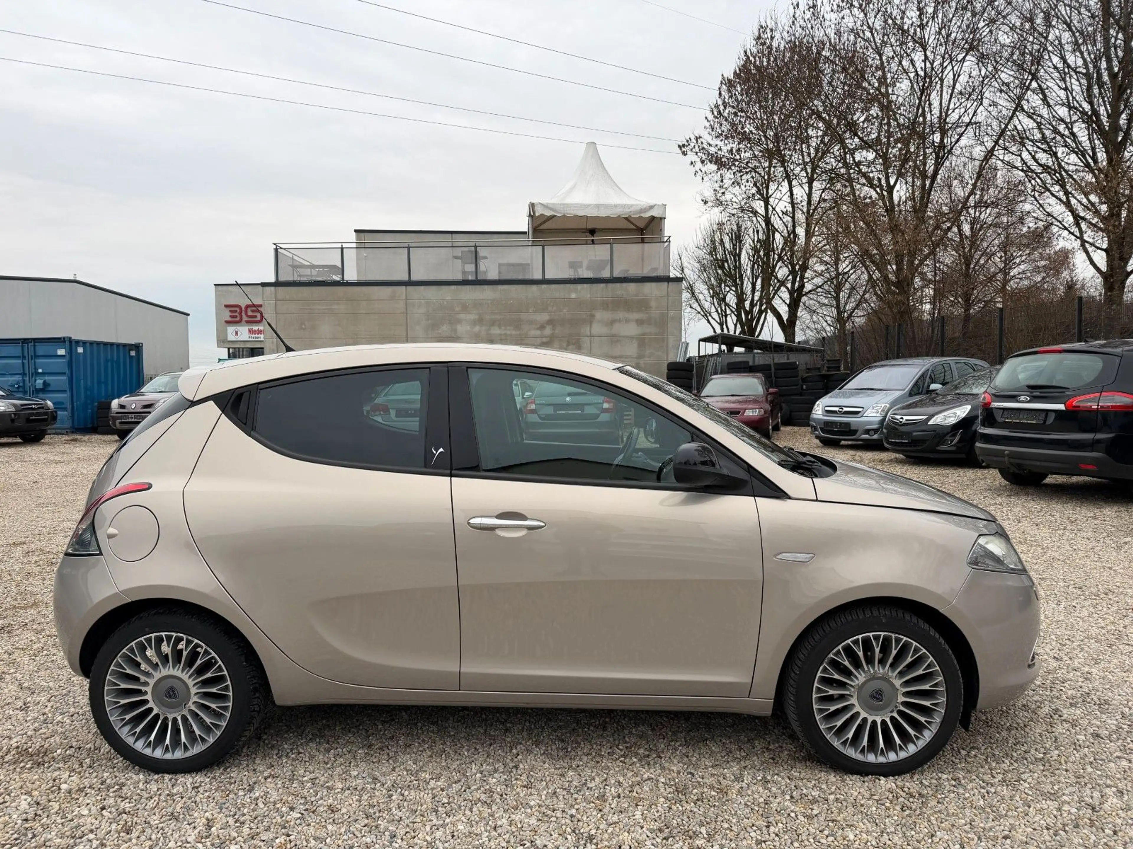 Lancia Ypsilon Platinum Xenon~Teilleder~ PDC~Tüv: Neu — photo 6