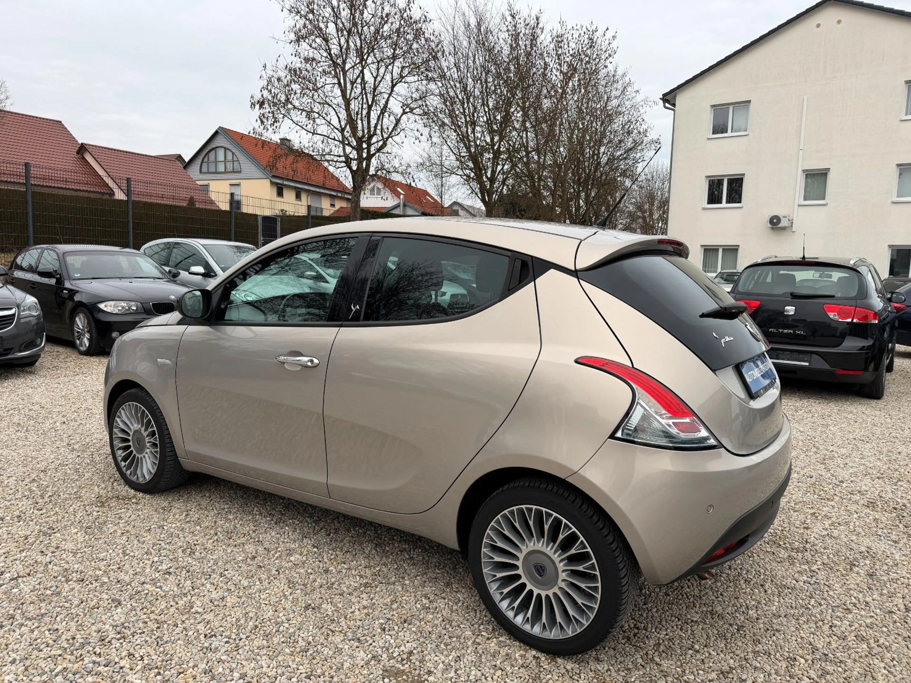 Lancia Ypsilon Platinum Xenon~Teilleder~ PDC~Tüv: Neu — photo 11