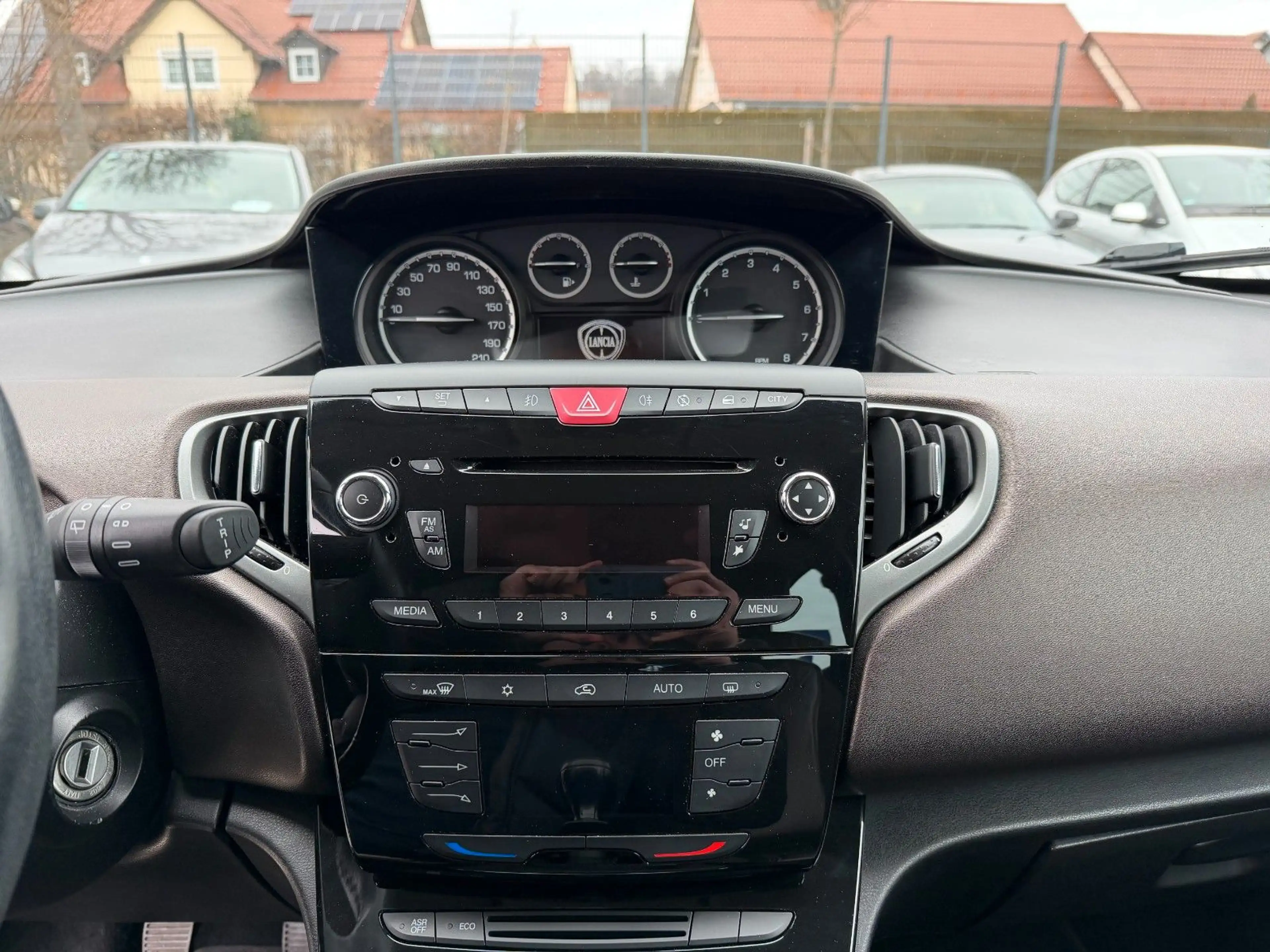 Lancia Ypsilon Platinum Xenon~Teilleder~ PDC~Tüv: Neu — photo 17