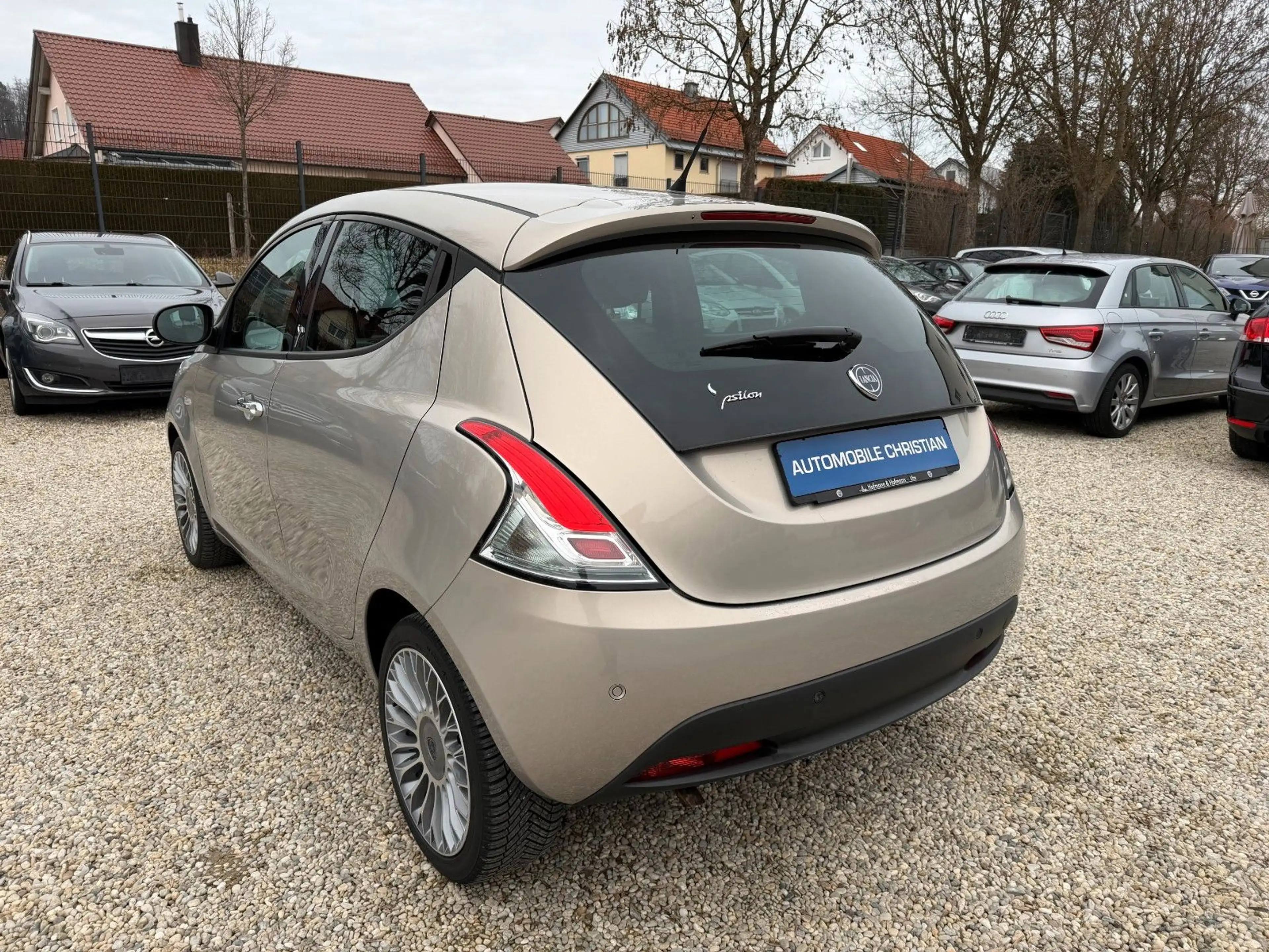 Lancia Ypsilon Platinum Xenon~Teilleder~ PDC~Tüv: Neu — photo 10