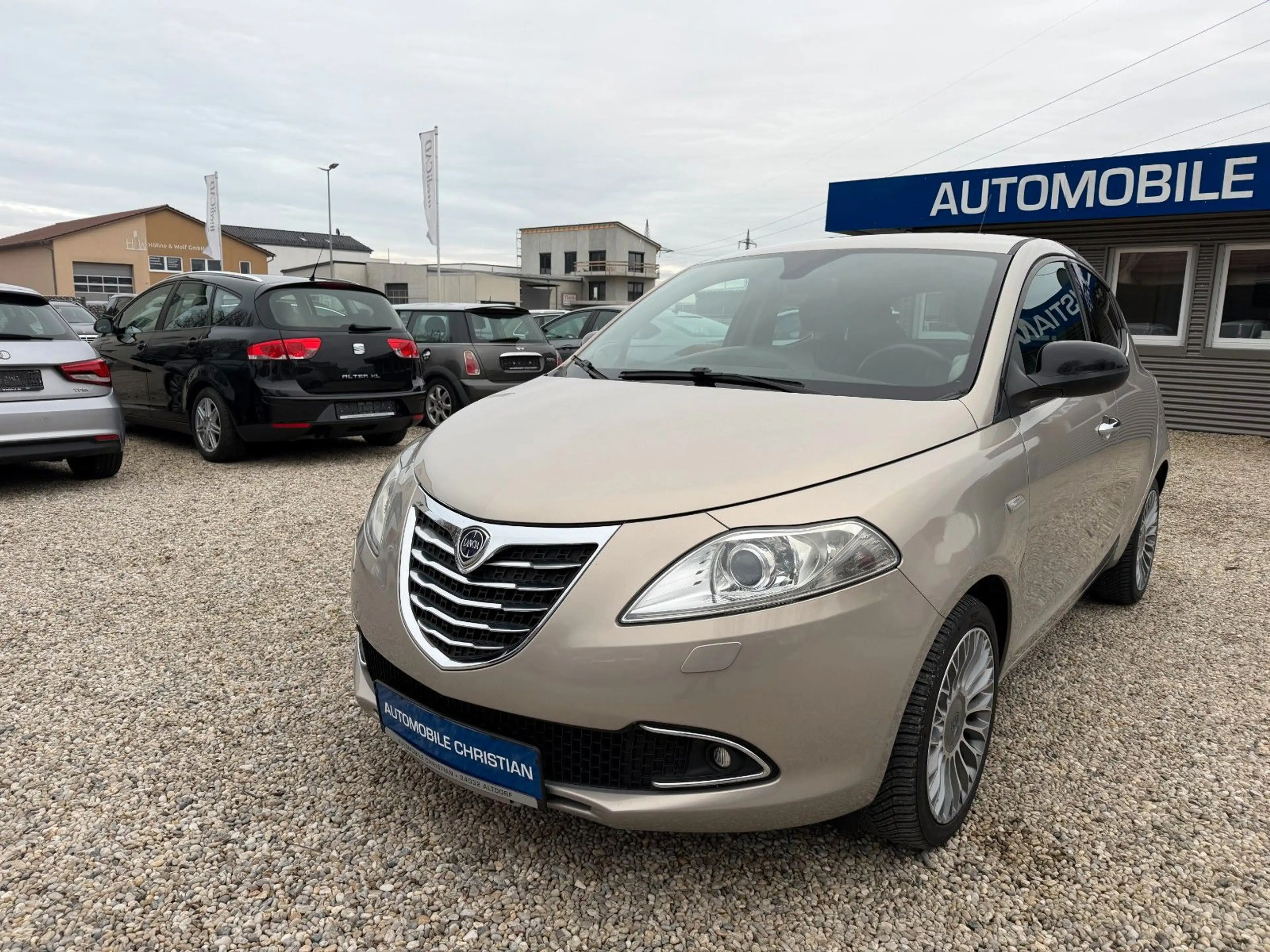 Lancia Ypsilon Platinum Xenon~Teilleder~ PDC~Tüv: Neu — photo 2