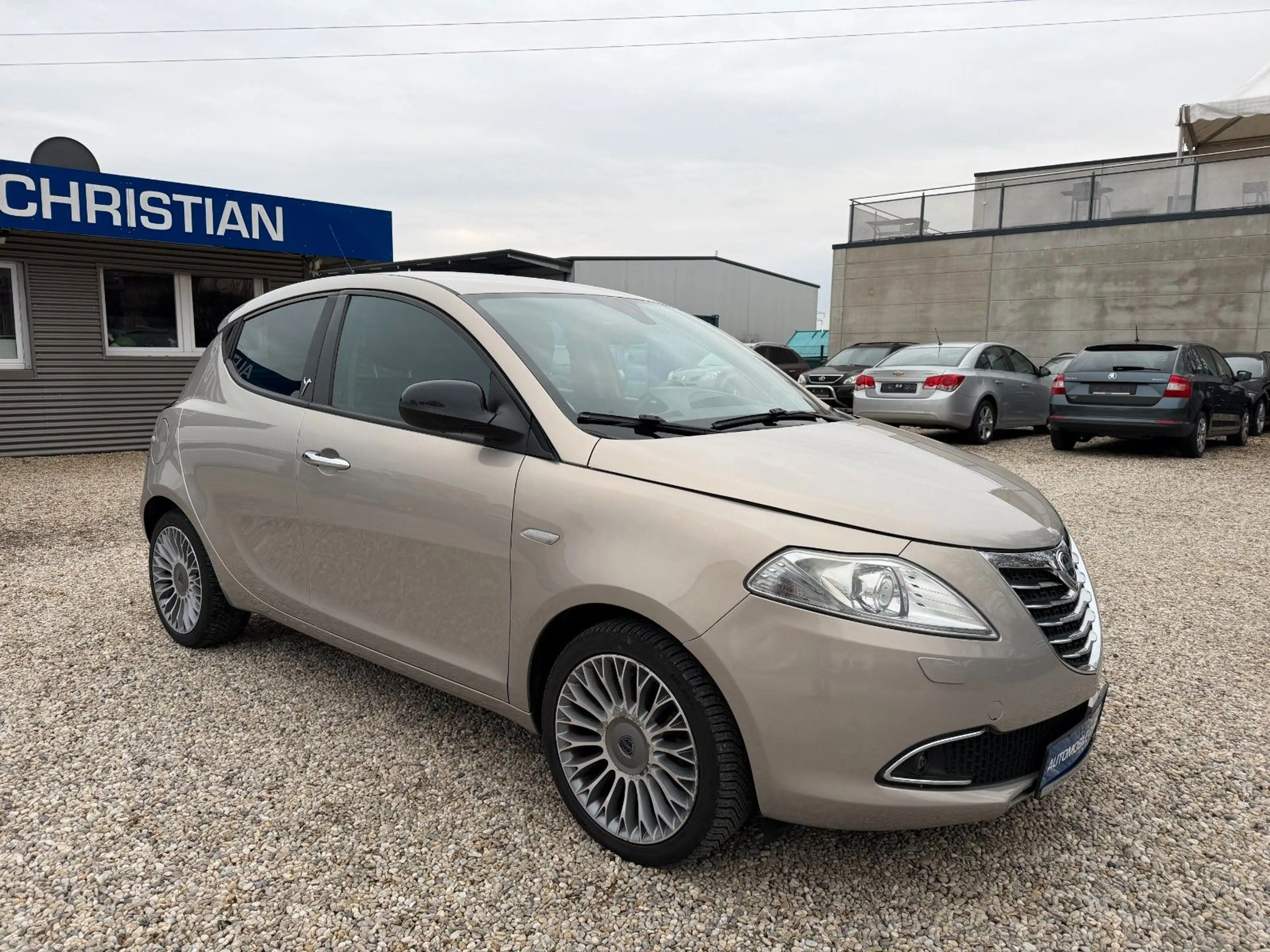 Lancia Ypsilon Platinum Xenon~Teilleder~ PDC~Tüv: Neu — photo 4