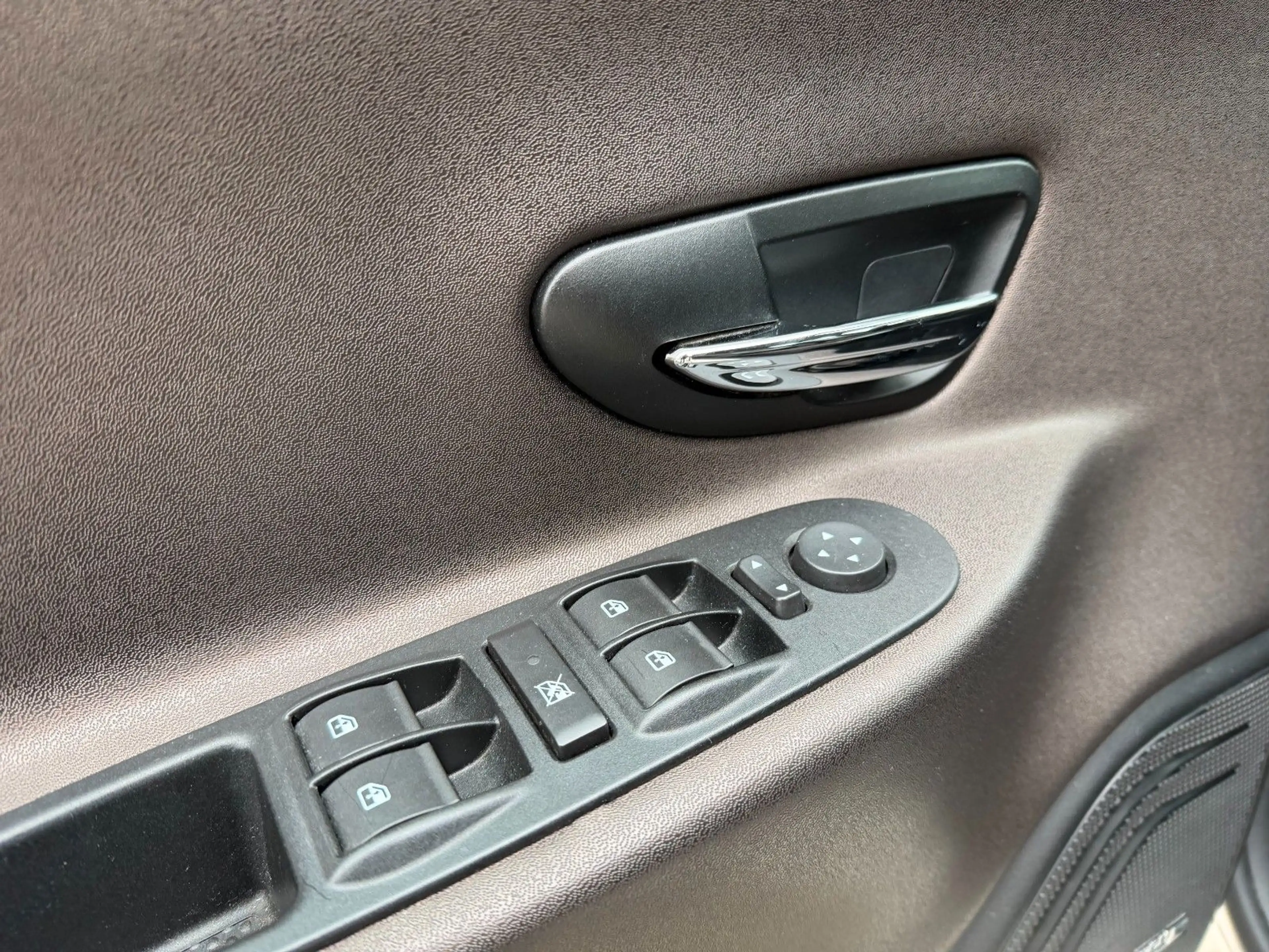 Lancia Ypsilon Platinum Xenon~Teilleder~ PDC~Tüv: Neu — photo 18