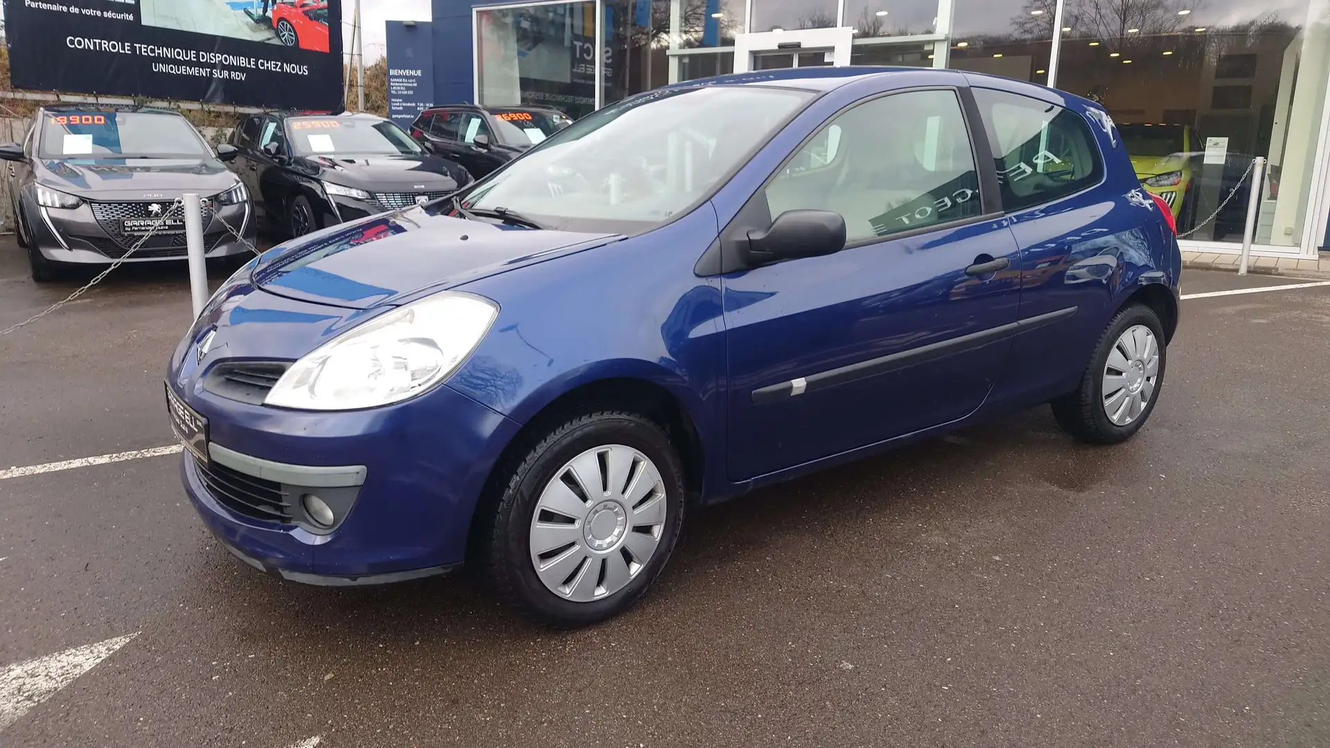 Renault Clio Bleu - 1