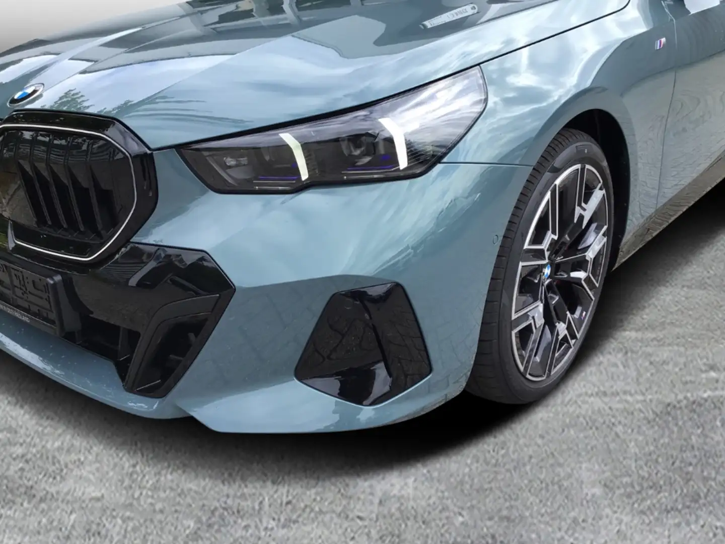BMW 520 d Touring M-Sport Pro AHK/ACC/IconicGlow/HarmanKar Grün - 2