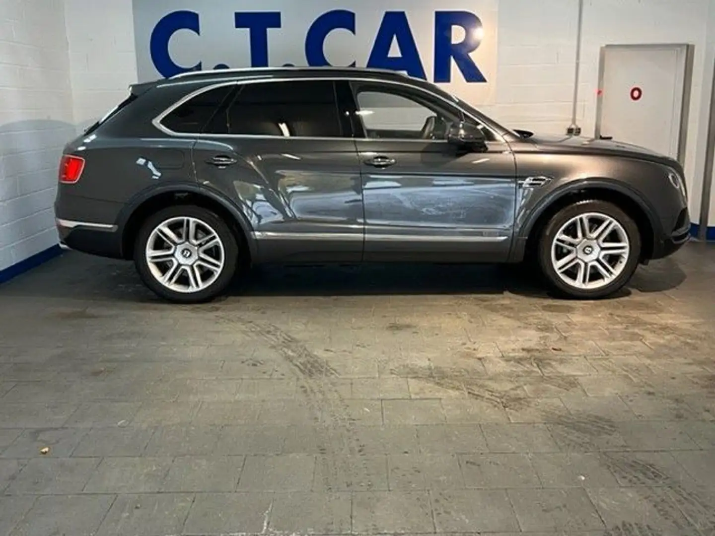 Bentley Bentayga 4.0 V8 Diesel 4WD Mulliner  VOLL Gris - 2