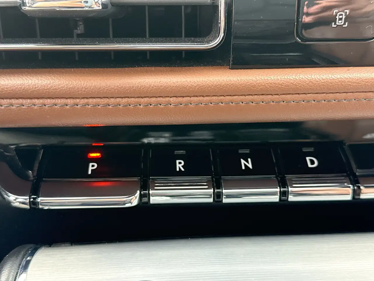 Lincoln Aviator снимка Lincoln Aviator