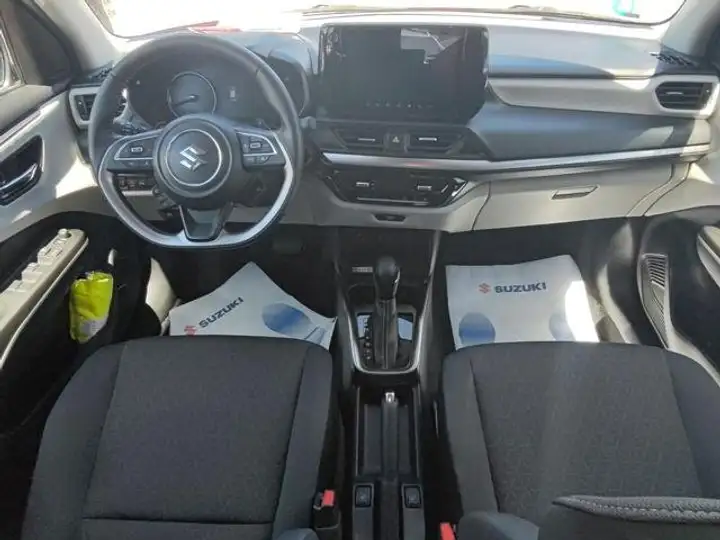 Suzuki Swift 1.2 GLX Mild Hybrid 2024, foto 8