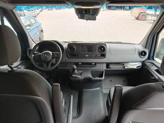 Mercedes-Benz Sprinter view 13