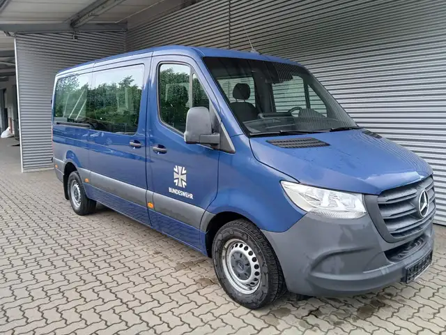 Mercedes-Benz Sprinter view 3