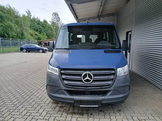 Mercedes-Benz Sprinter view 2