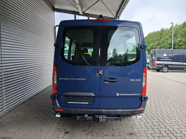 Mercedes-Benz Sprinter view 6
