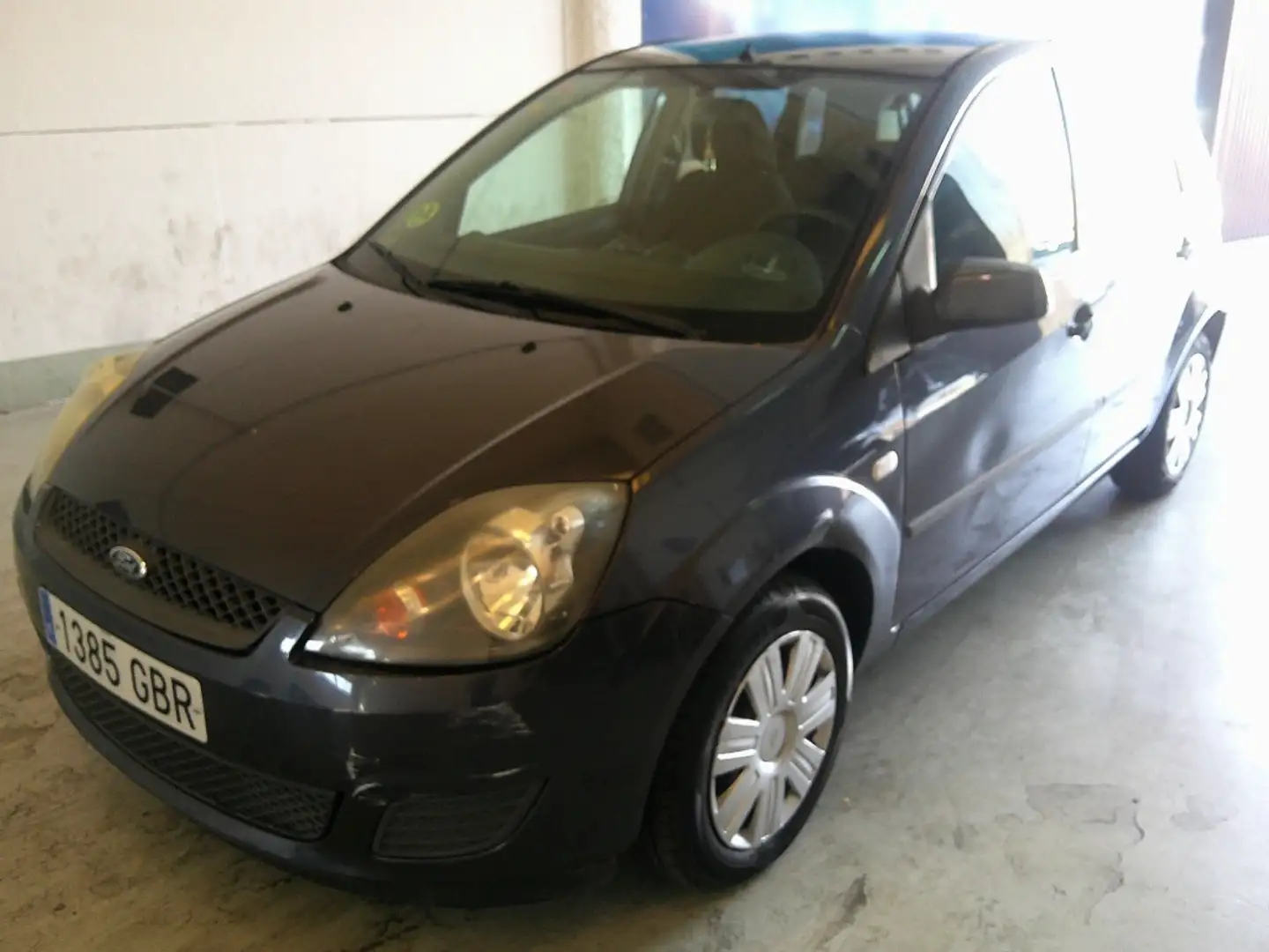 Ford Fiesta 1.40TDCi Ambiente Gris - 1